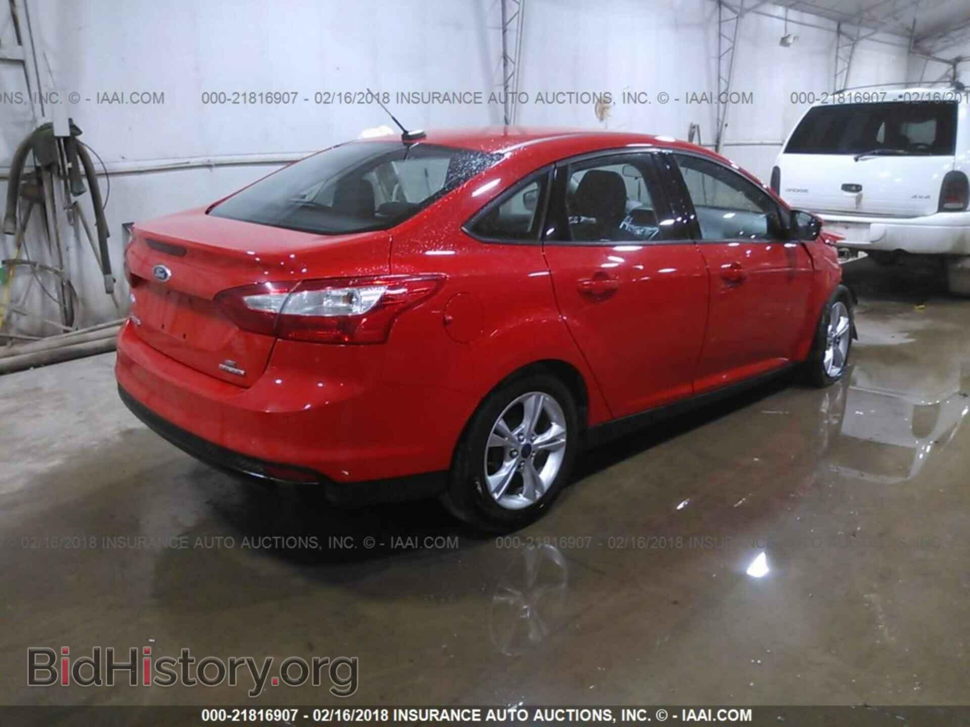 2014 Ford Focus - VIN: 1FADP3F28EL392292 - Photo 4