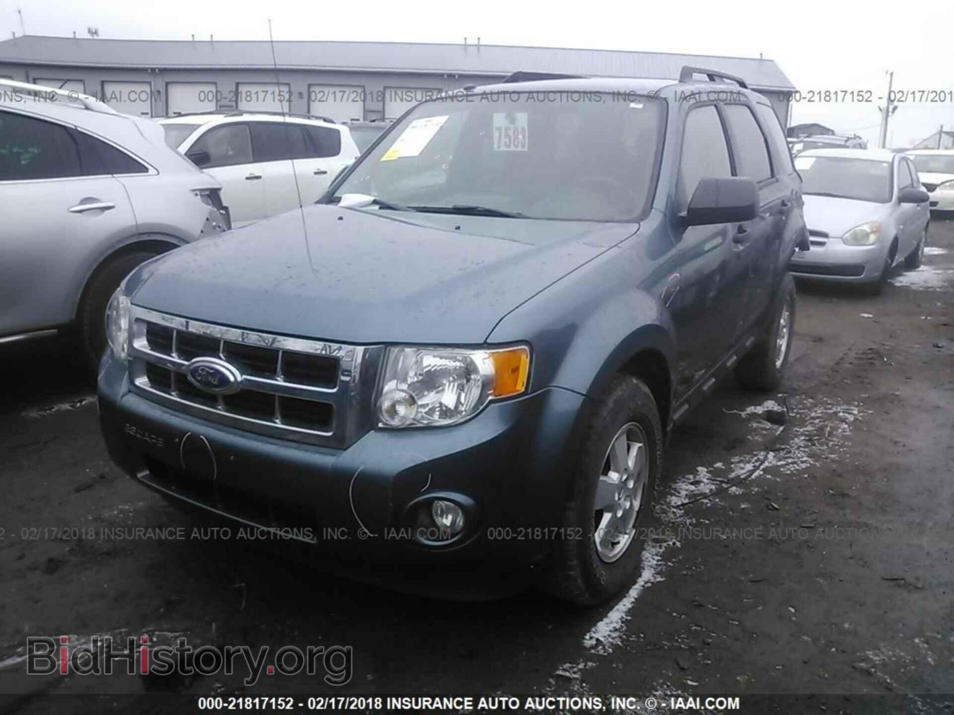2011 Ford Escape - VIN: 1FMCU9D75BKC38264 - Фото 2