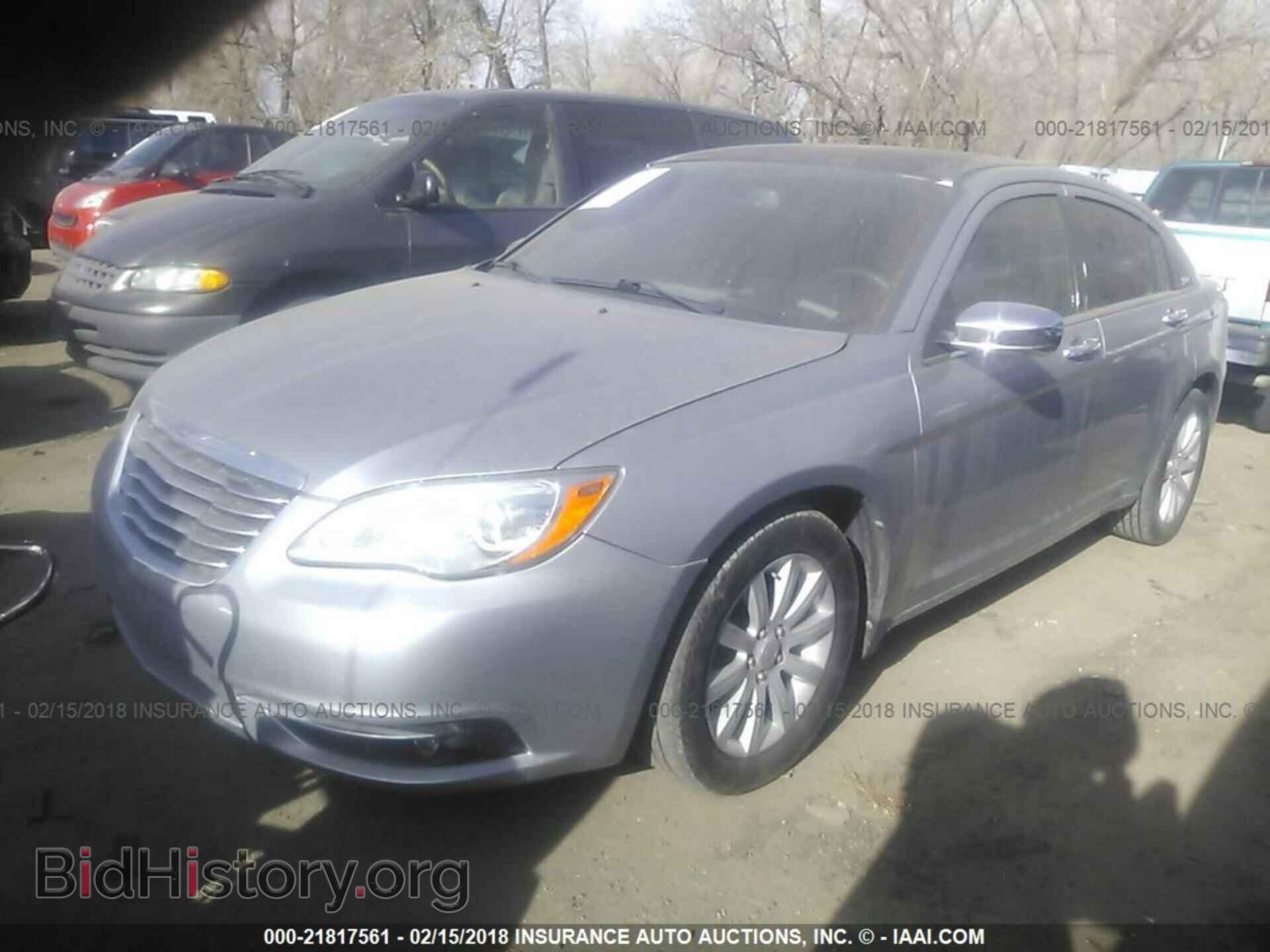 2013 Chrysler 200 - VIN: 1C3CCBCG2DN526152 - Photo 2