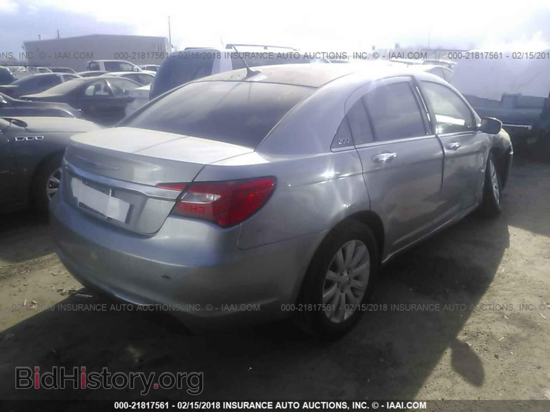 2013 Chrysler 200 - VIN: 1C3CCBCG2DN526152 - Photo 4