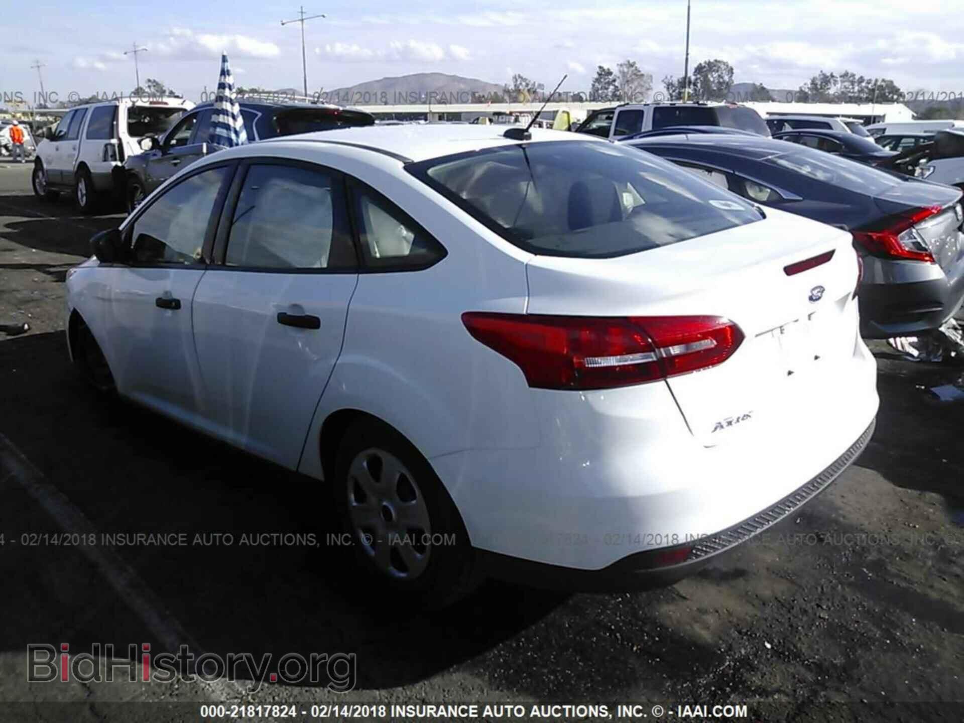 2017 Ford Focus - VIN: 1FADP3E24HL343774 - Photo 3