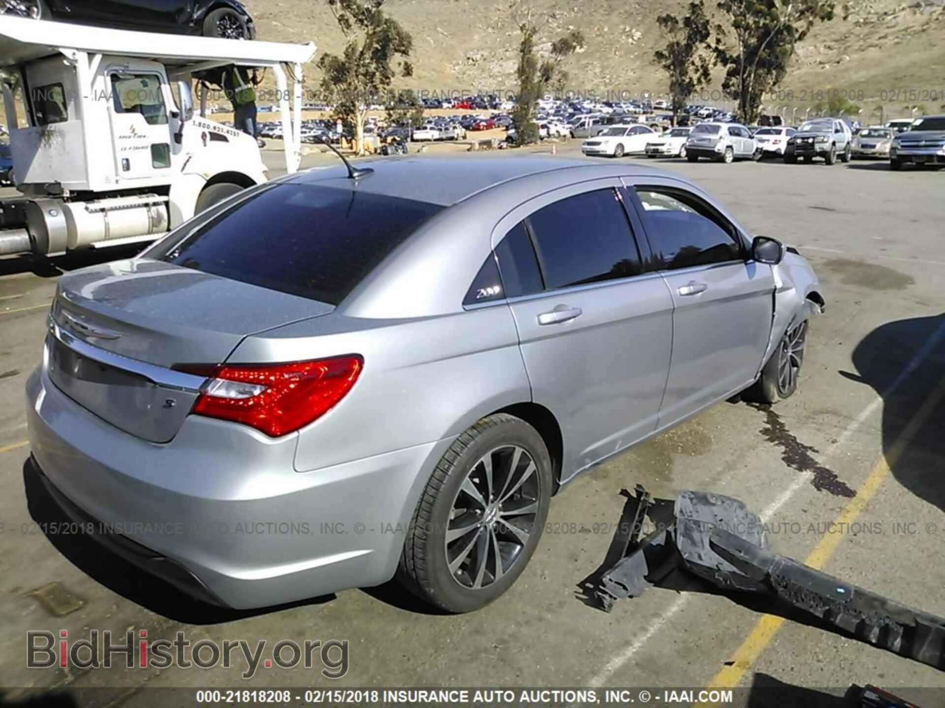 2013 Chrysler 200 - VIN: 1C3CCBCG0DN510323 - Photo 4
