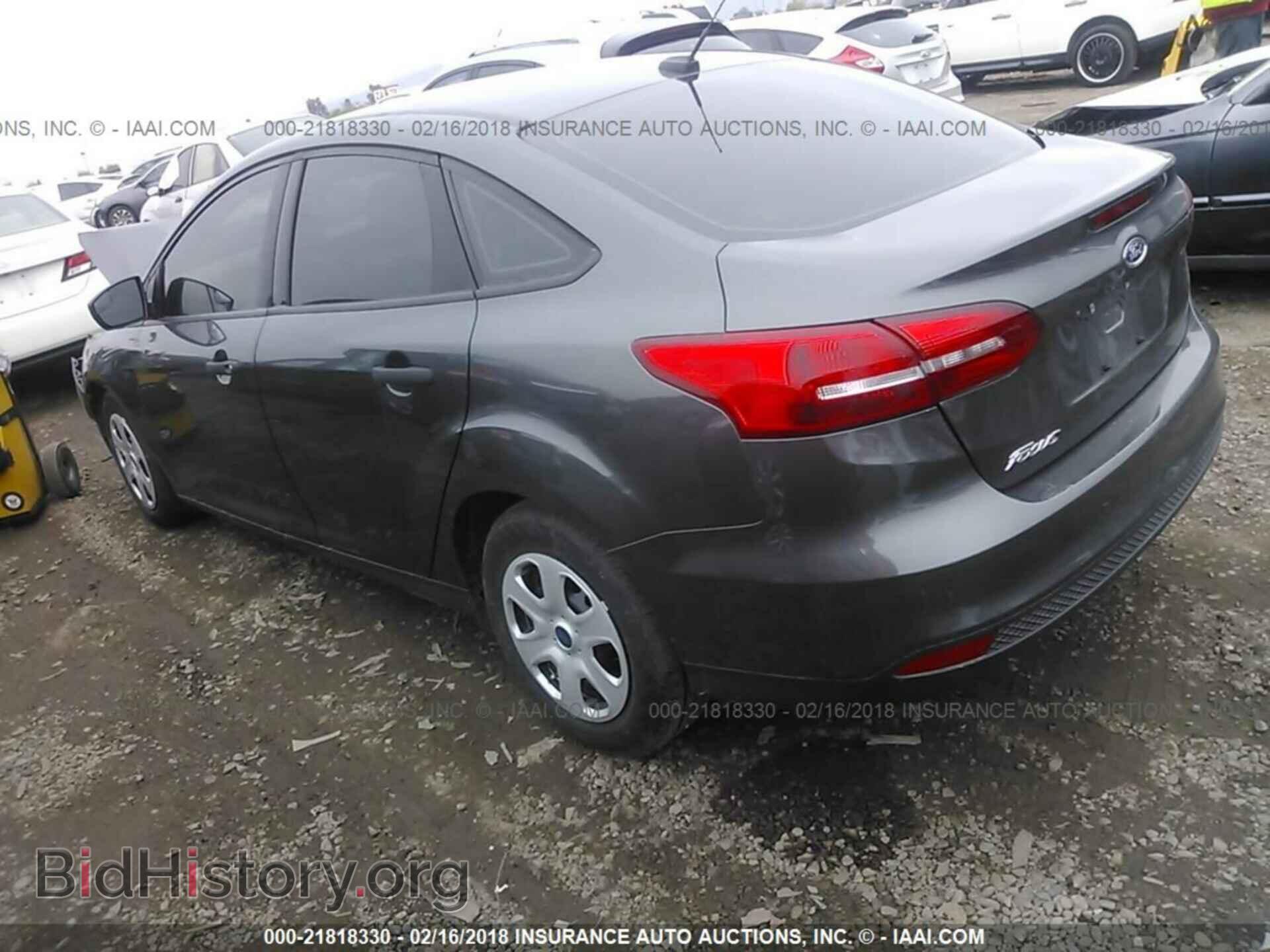 2017 Ford Focus - VIN: 1FADP3E23HL329235 - Photo 3