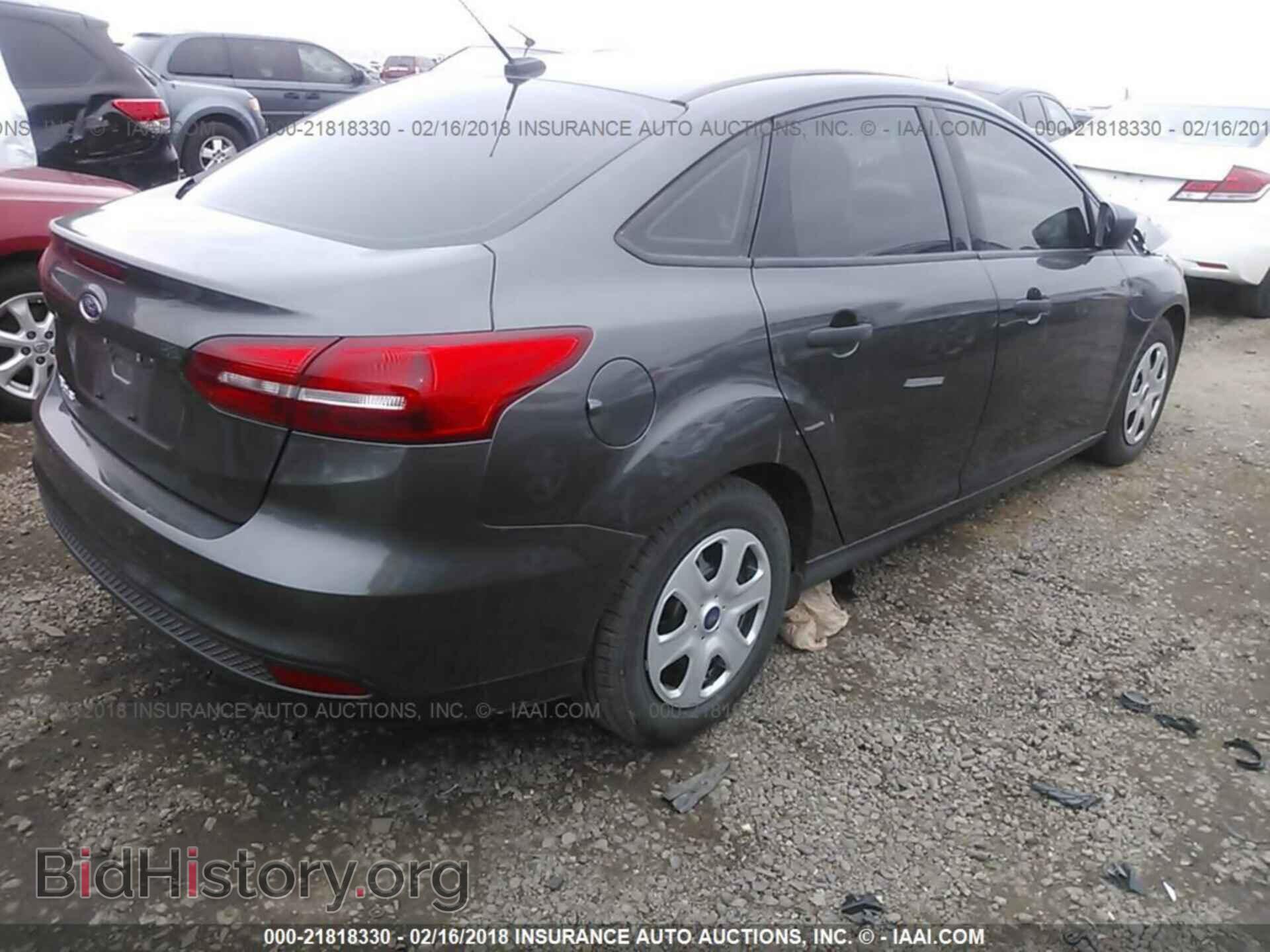 2017 Ford Focus - VIN: 1FADP3E23HL329235 - Photo 4