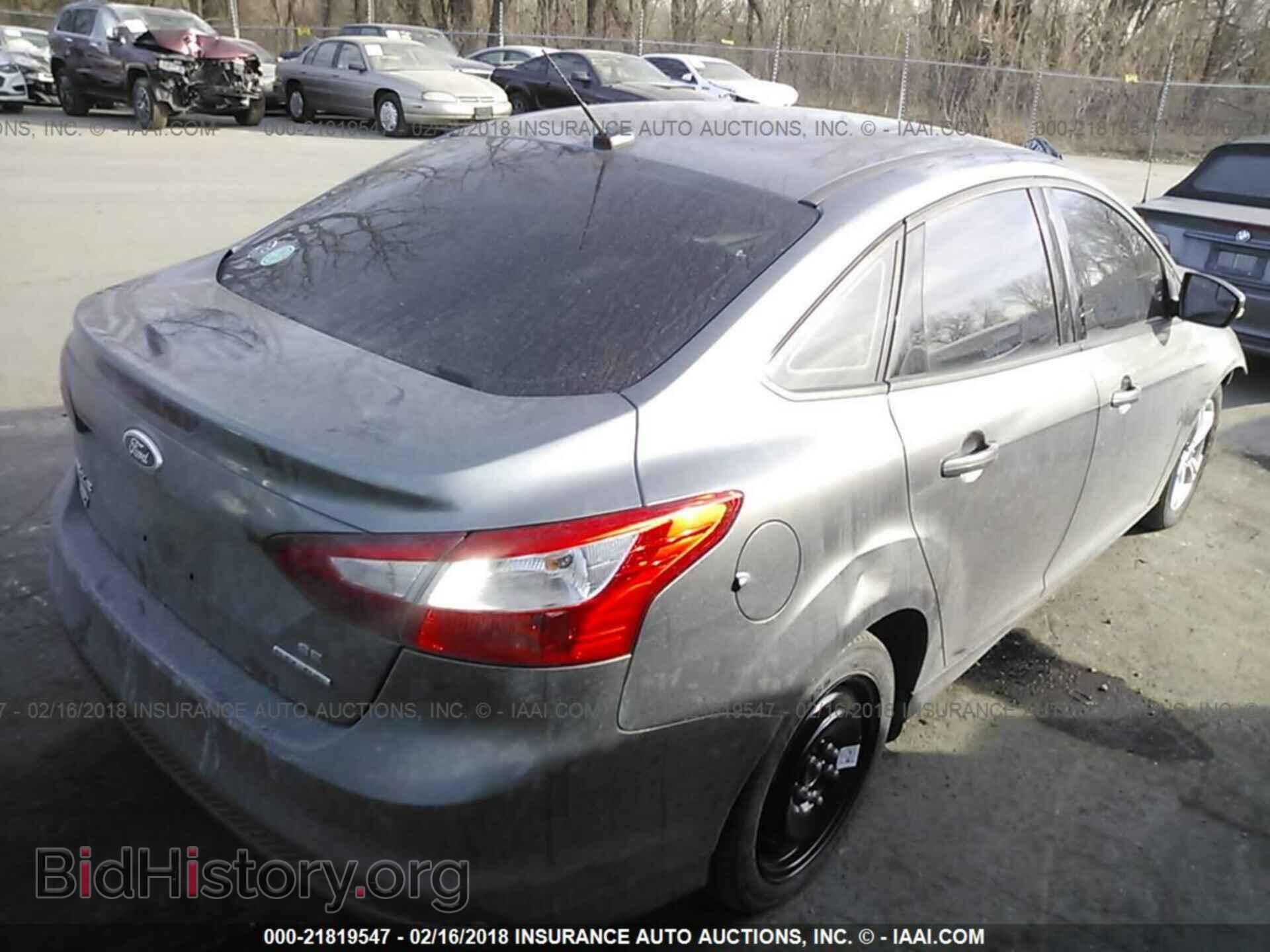 2014 Ford Focus - VIN: 1FADP3F21EL374801 - Photo 4