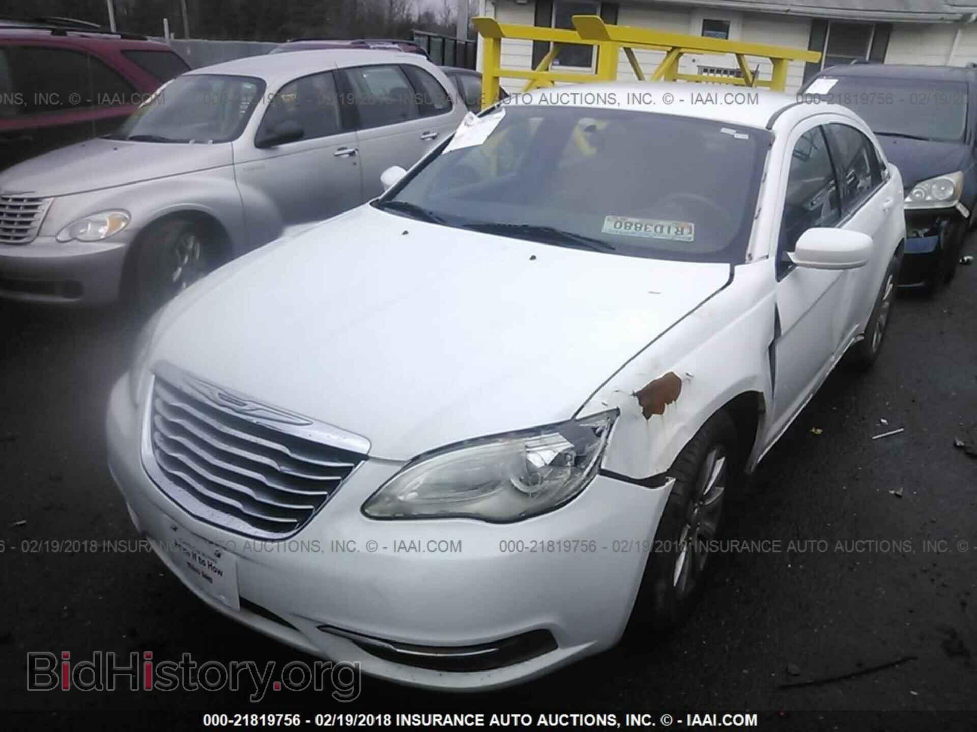 2013 Chrysler 200 - VIN: 1C3CCBBB3DN763058 - Фото 2