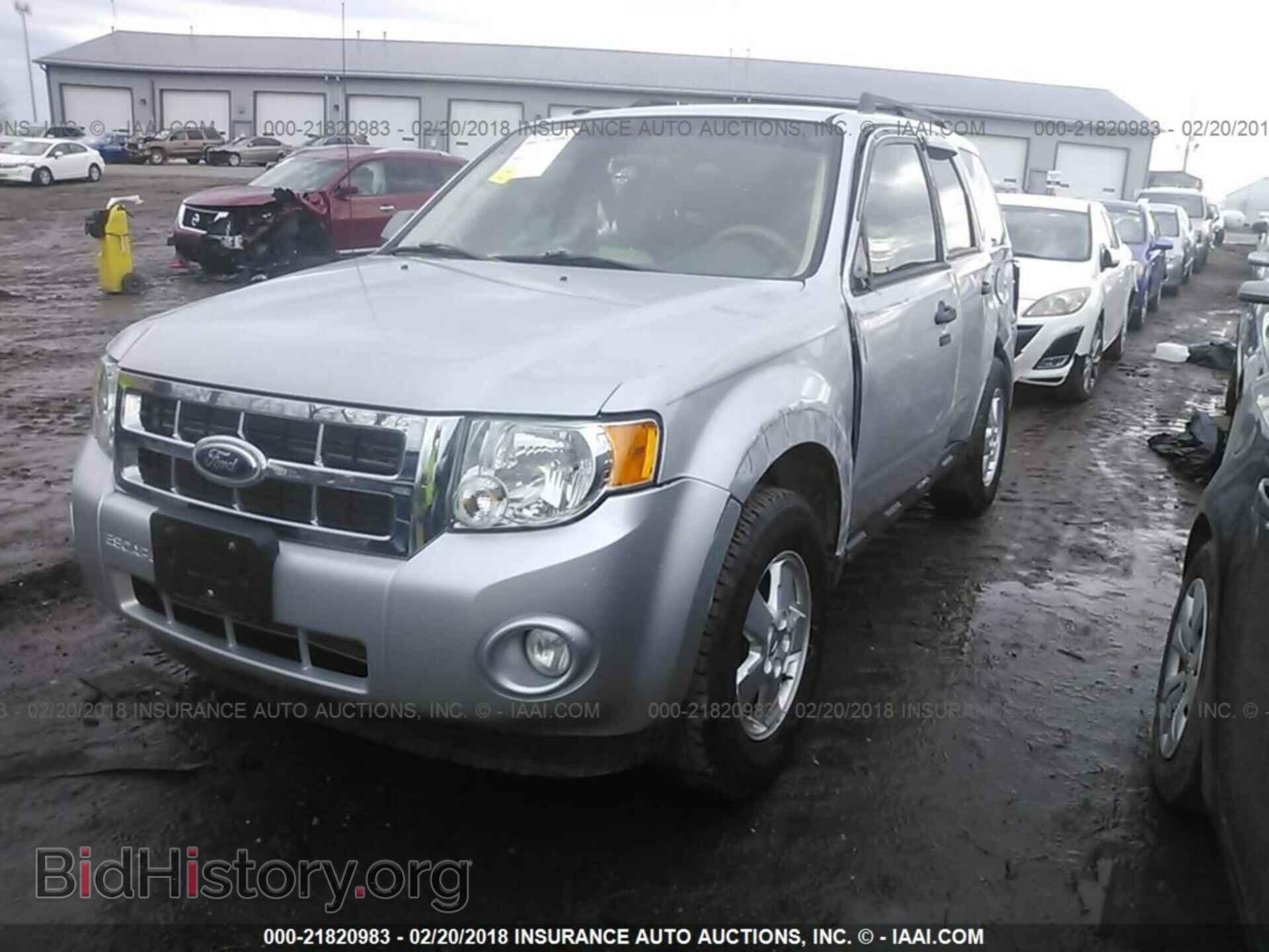 2012 Ford Escape - VIN: 1FMCU0D75CKC00742 - Photo 2