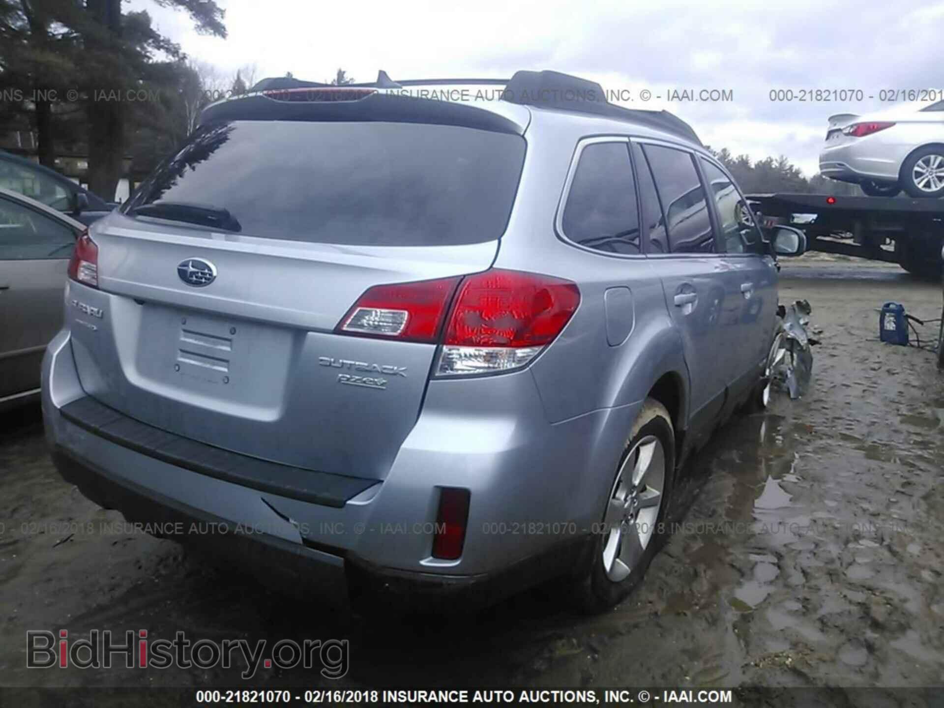 2014 Subaru Outback - VIN: 4S4BRBLC1E3316105 - Photo 4