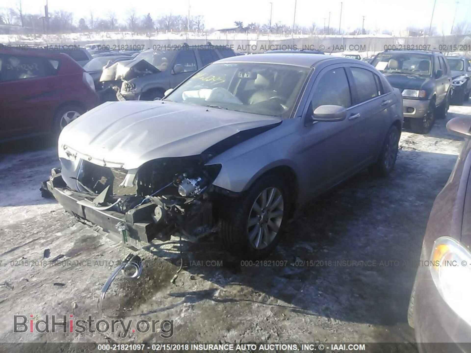 2013 Chrysler 200 - VIN: 1C3CCBCG5DN528350 - Photo 2