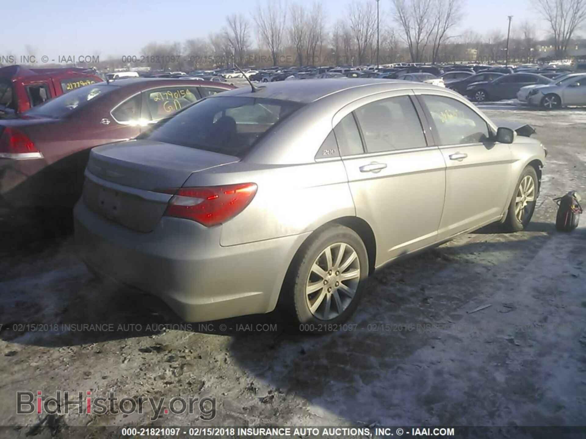 2013 Chrysler 200 - VIN: 1C3CCBCG5DN528350 - Photo 4