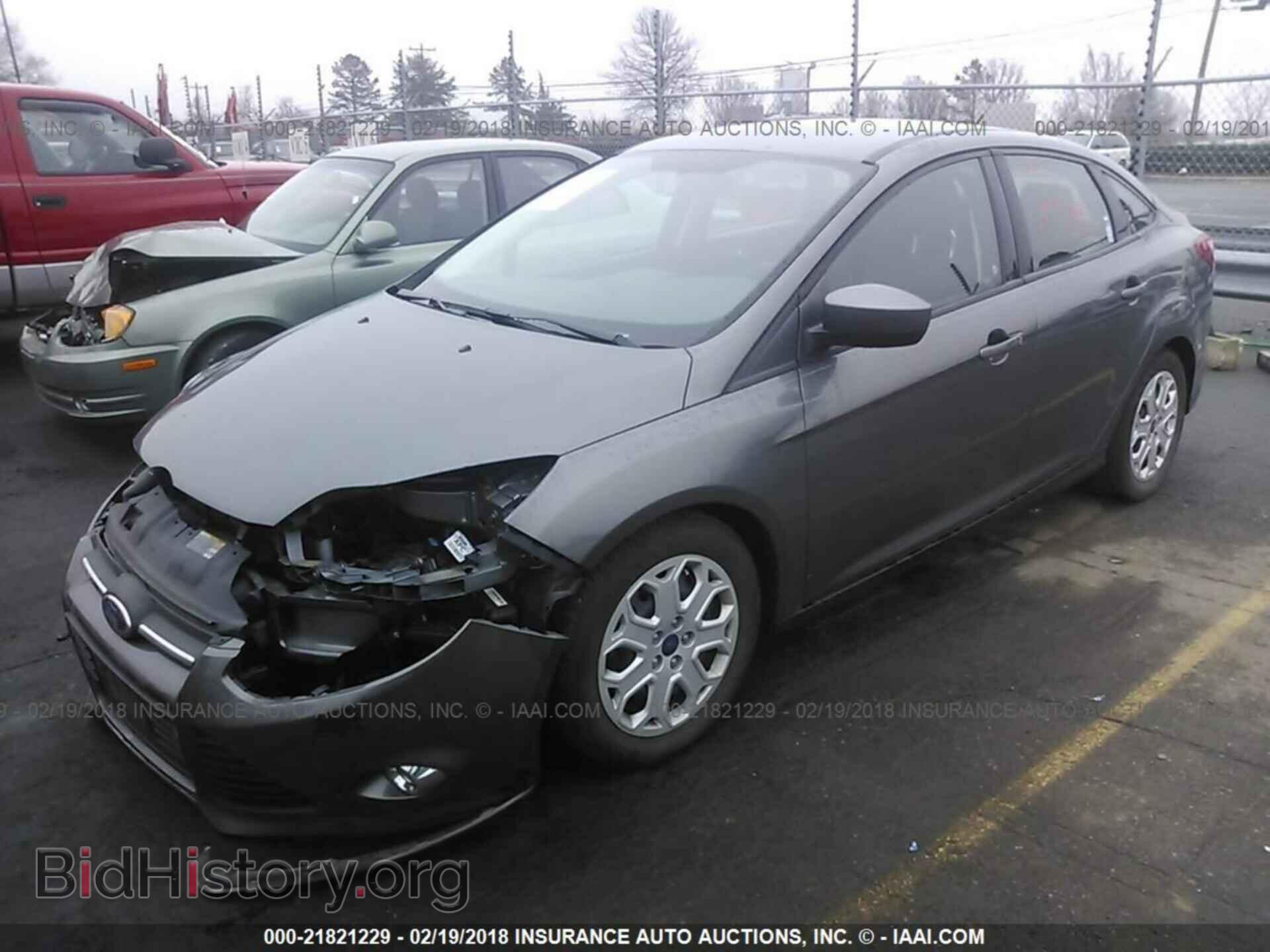2012 Ford Focus - VIN: 1FAHP3F25CL193733 - Фото 2