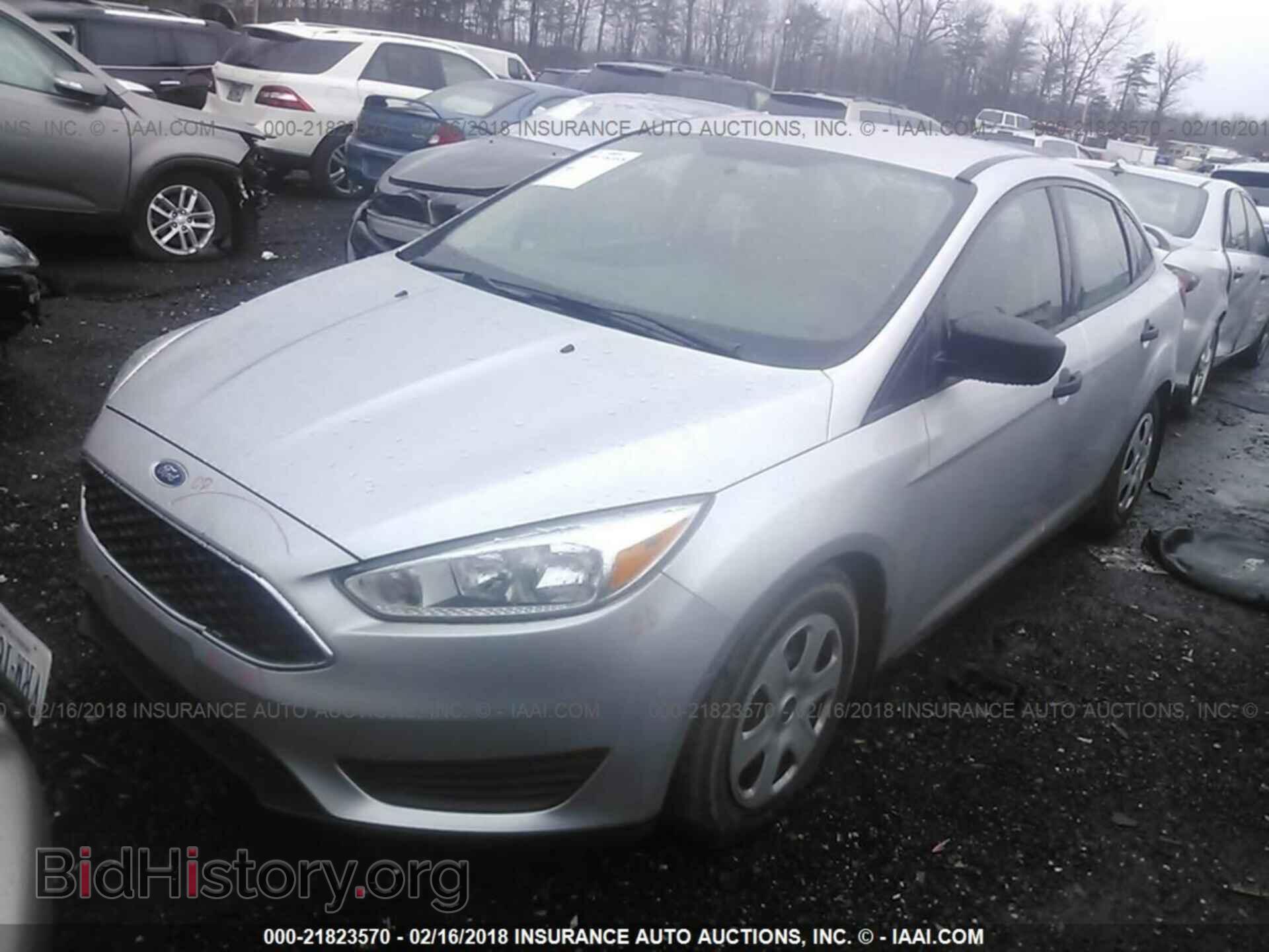 2016 Ford Focus - VIN: 1FADP3E26GL280174 - Photo 2