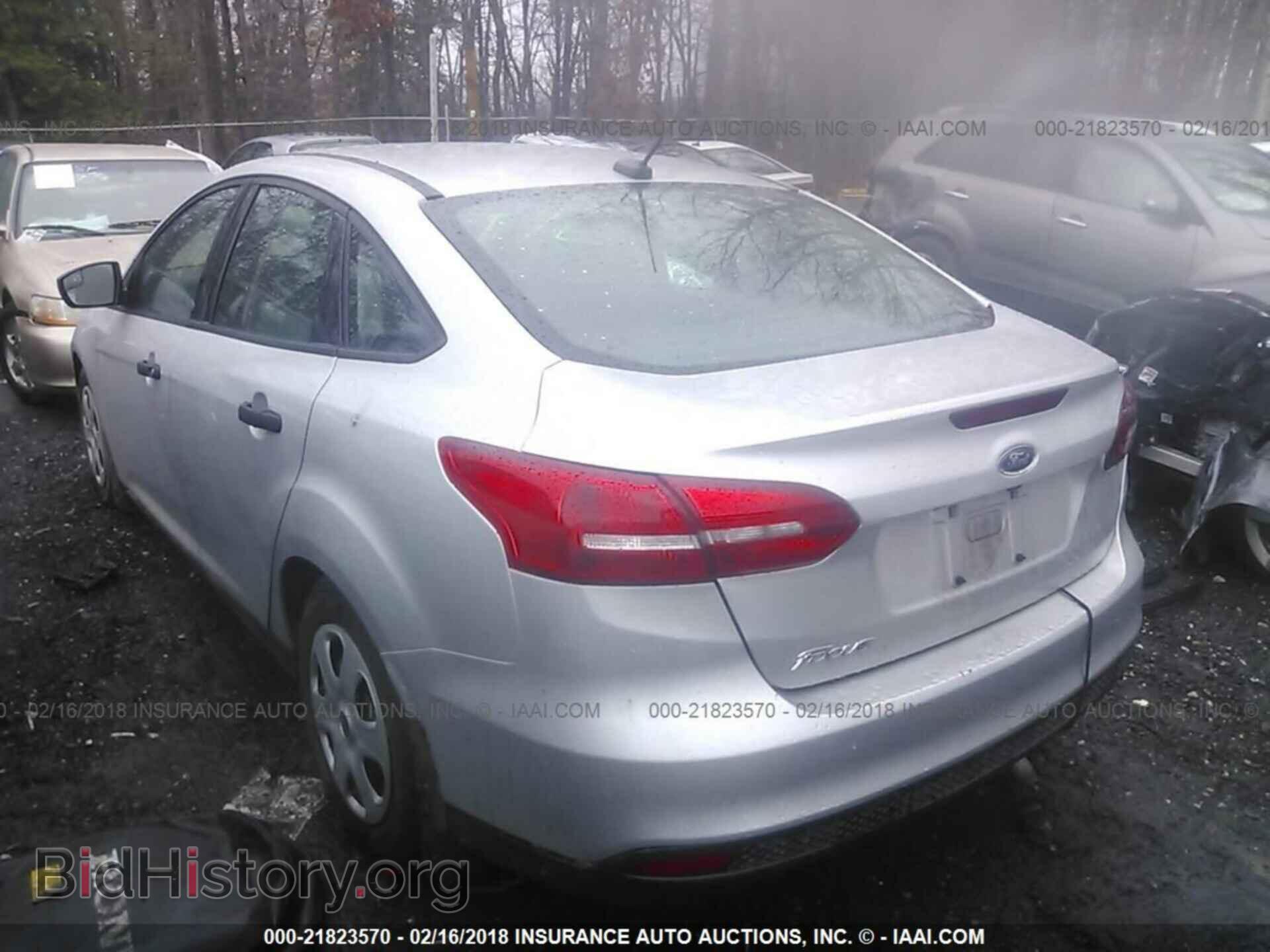 2016 Ford Focus - VIN: 1FADP3E26GL280174 - Photo 3