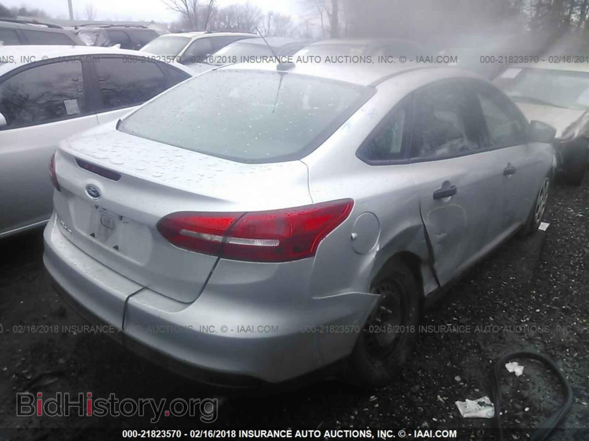 2016 Ford Focus - VIN: 1FADP3E26GL280174 - Photo 4