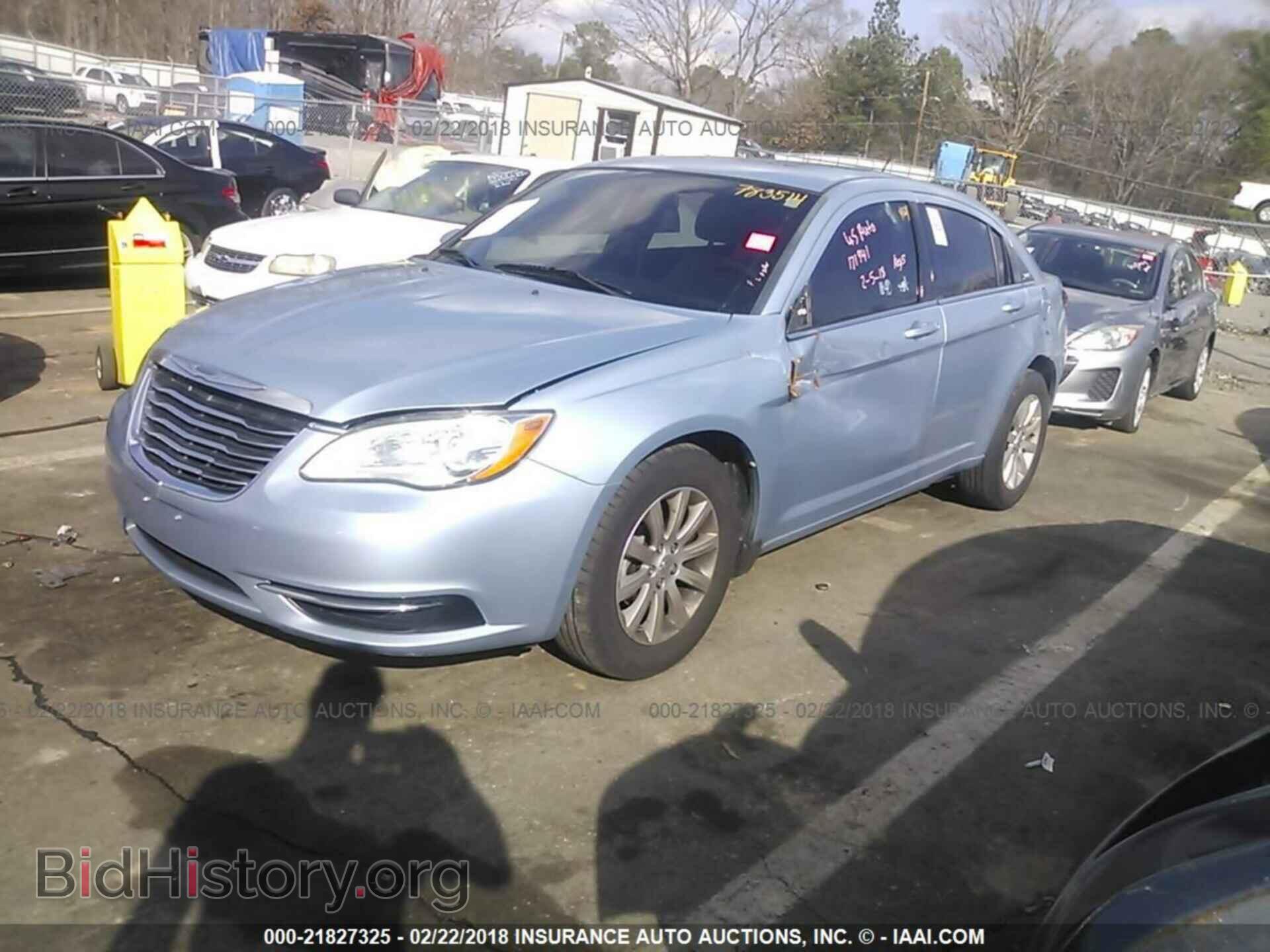 2013 Chrysler 200 - VIN: 1C3CCBBB9DN522489 - Фото 2