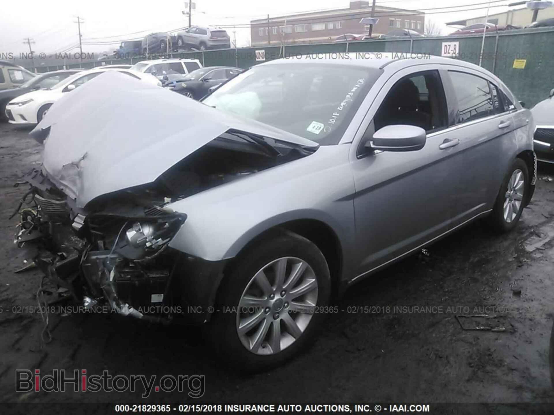 2014 Chrysler 200 - VIN: 1C3CCBBB0EN119938 - Photo 2