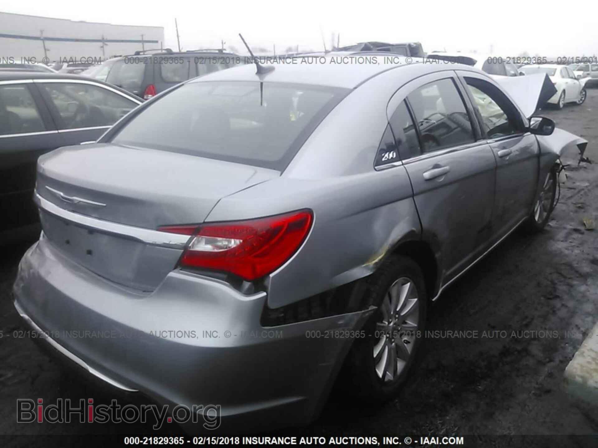 2014 Chrysler 200 - VIN: 1C3CCBBB0EN119938 - Photo 4