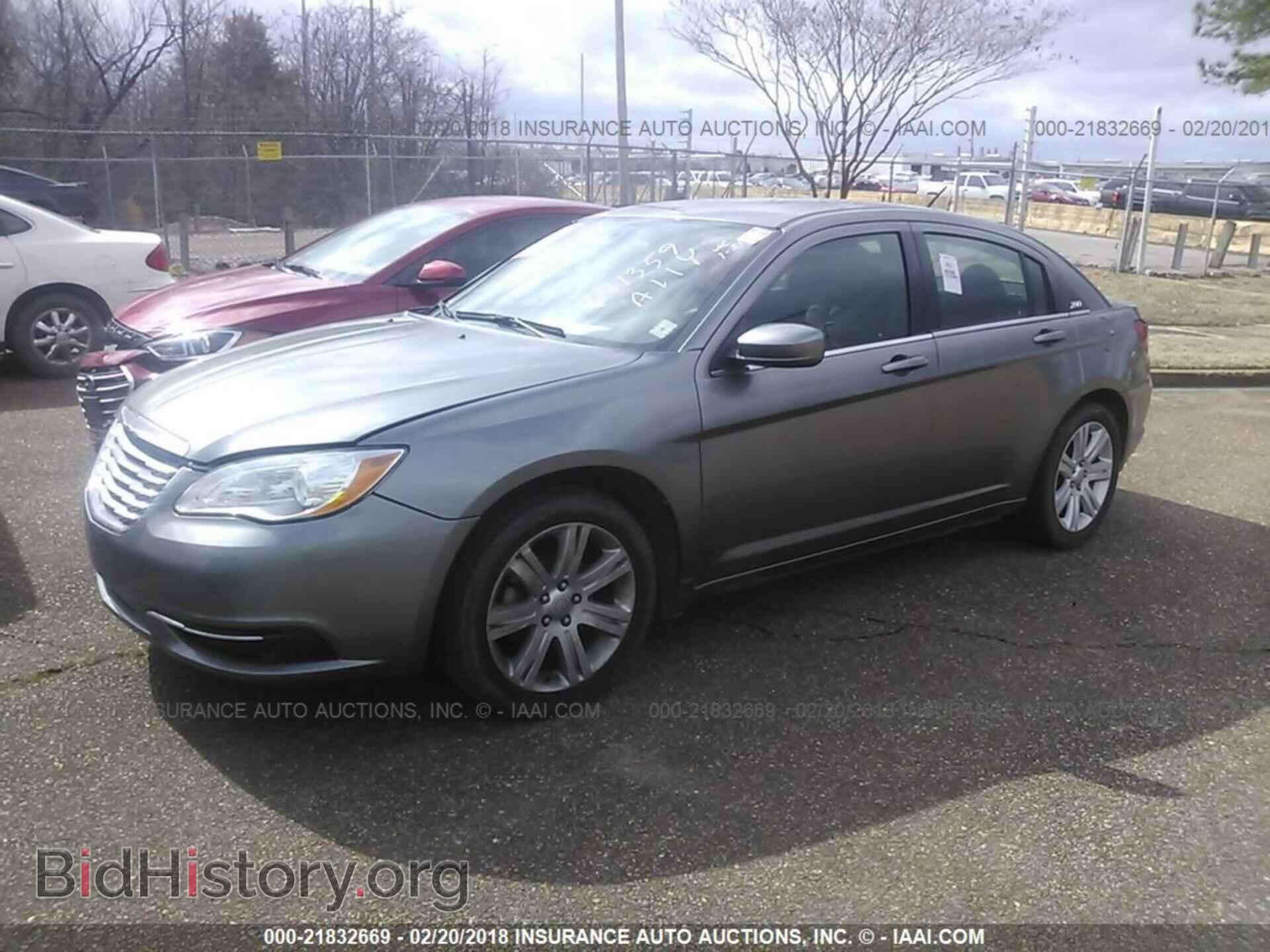 2013 Chrysler 200 - VIN: 1C3CCBAB4DN671359 - Фото 2