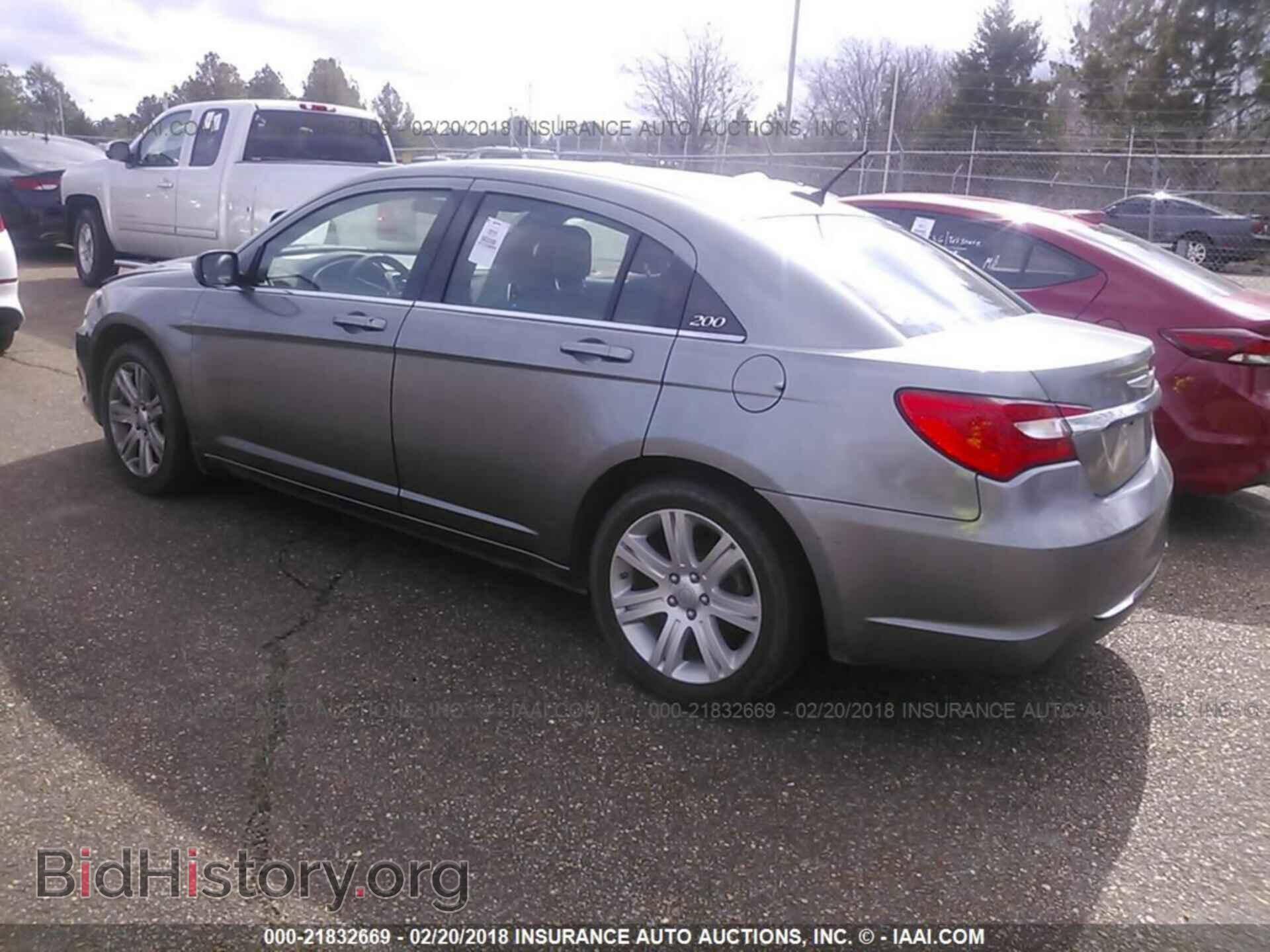2013 Chrysler 200 - VIN: 1C3CCBAB4DN671359 - Фото 3