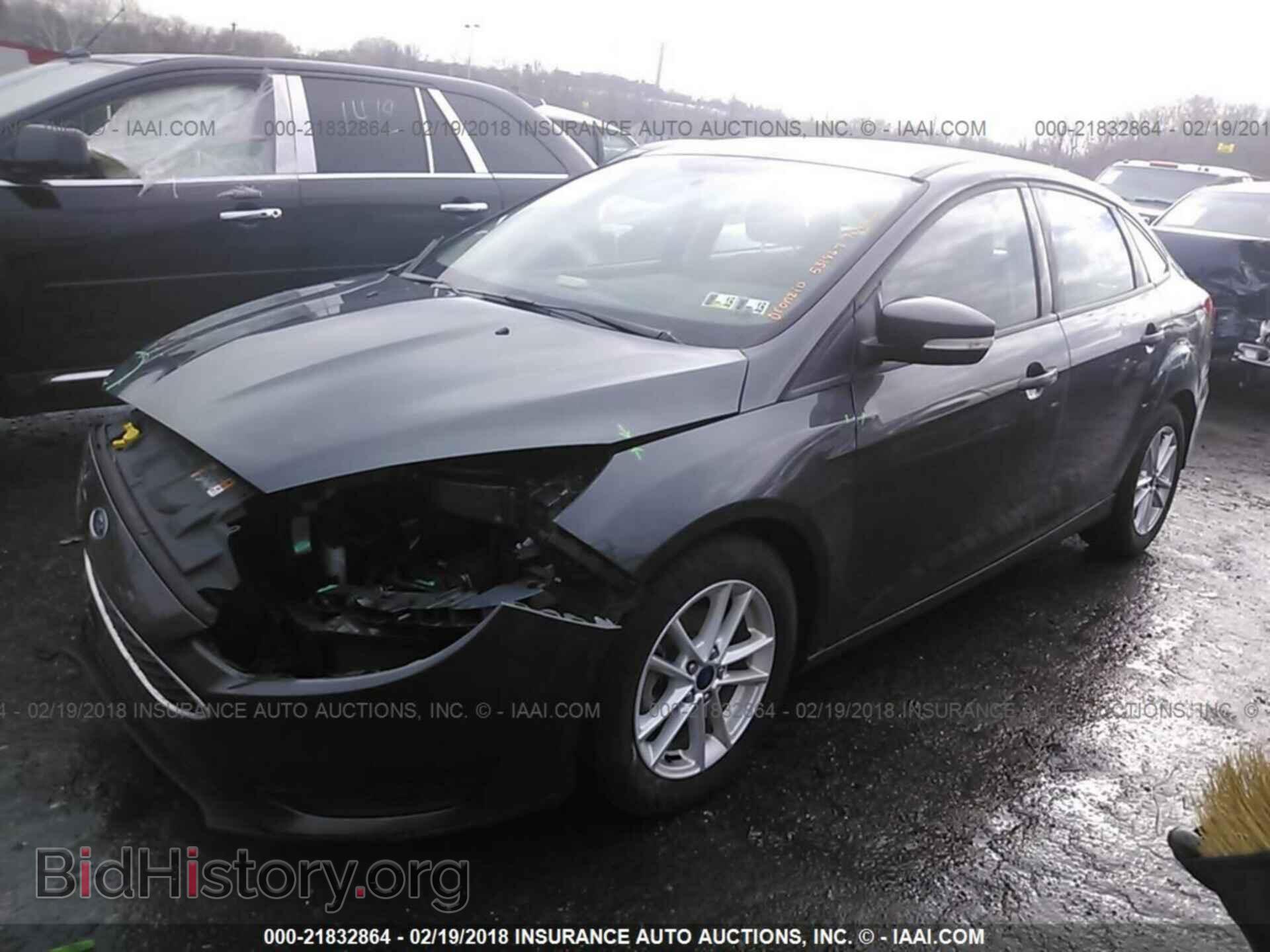 2016 Ford Focus - VIN: 1FADP3F25GL375887 - Фото 2