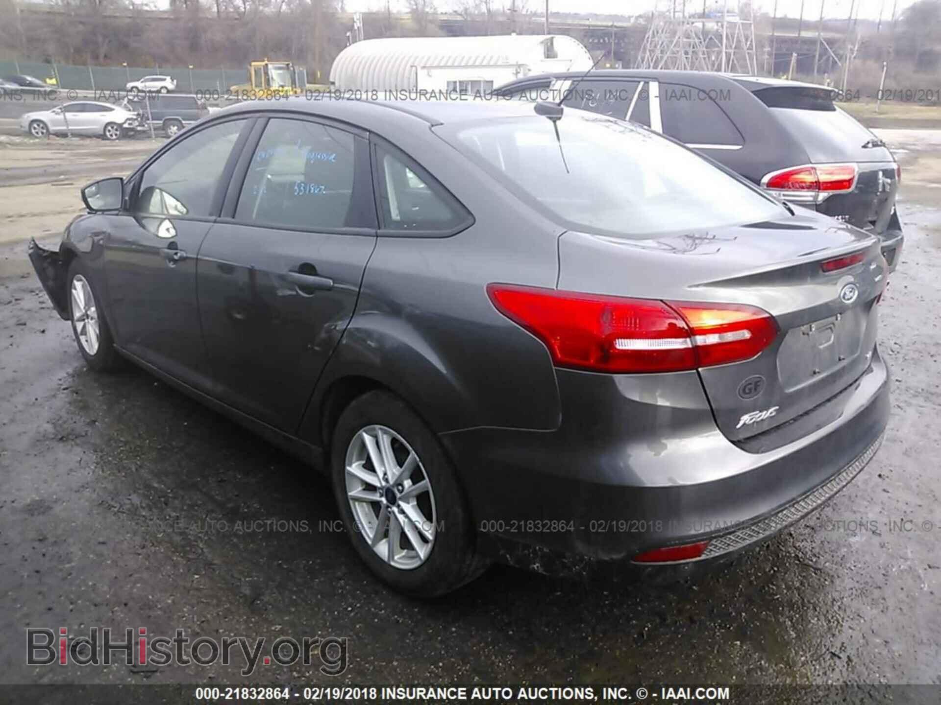 2016 Ford Focus - VIN: 1FADP3F25GL375887 - Фото 3