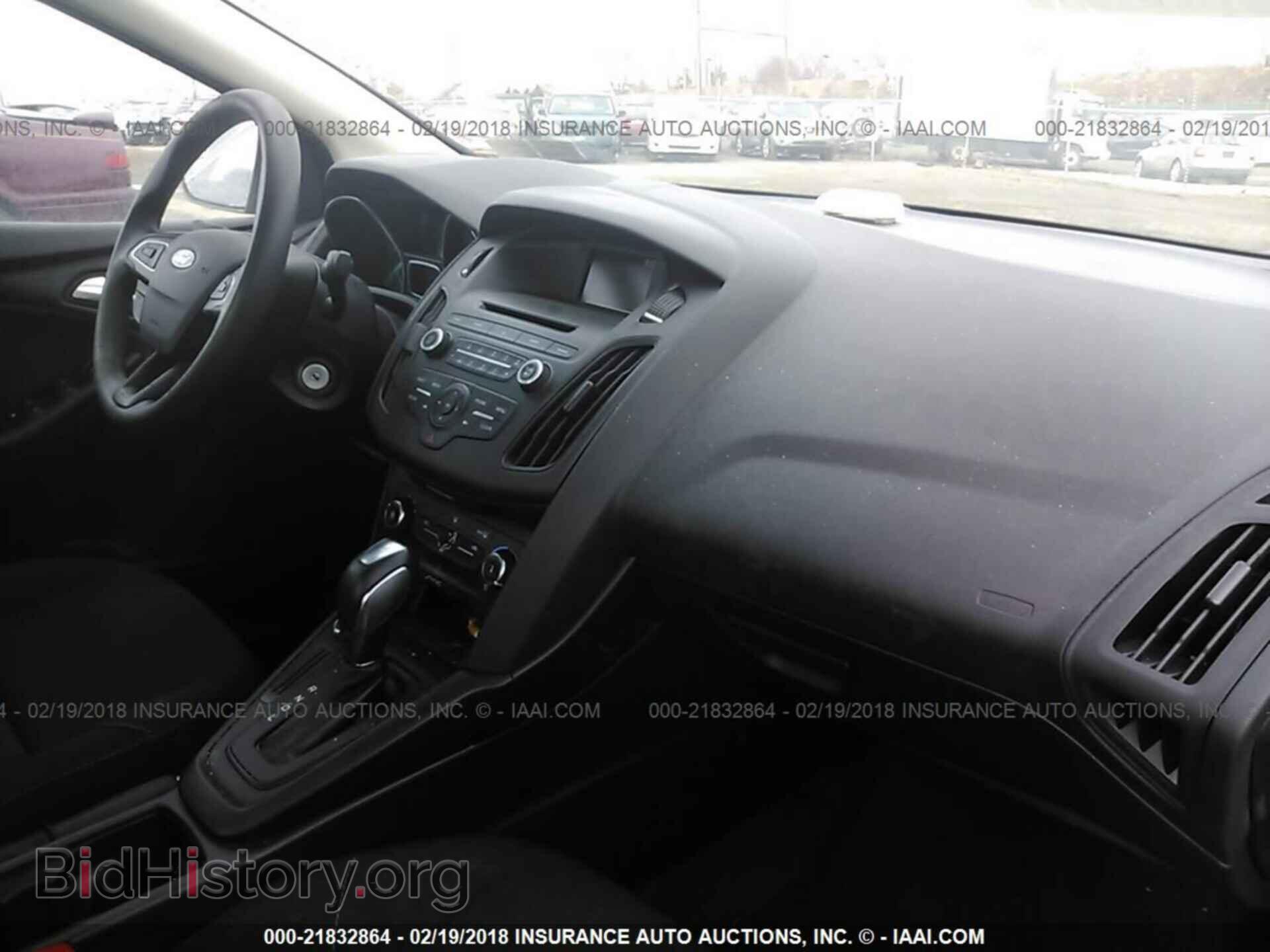 2016 Ford Focus - VIN: 1FADP3F25GL375887 - Фото 5