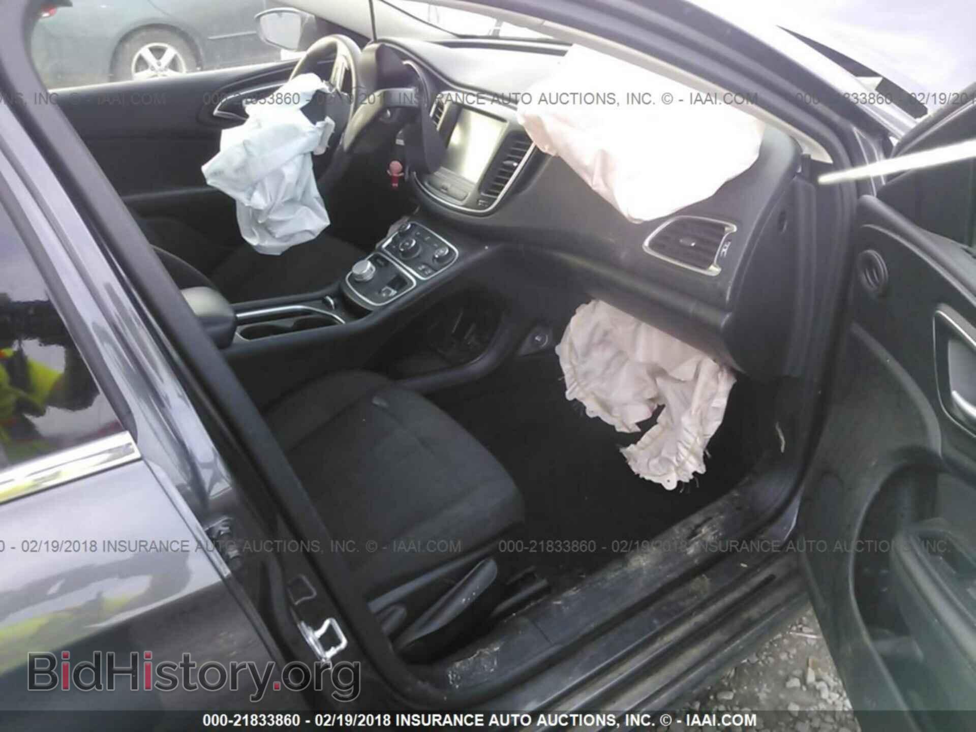 2016 Chrysler 200 - VIN: 1C3CCCAB7GN112947 - Photo 5