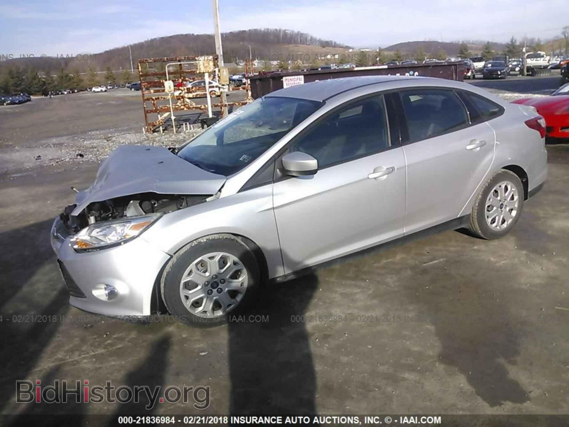 2012 Ford Focus - VIN: 1FAHP3F21CL196628 - Фото 2