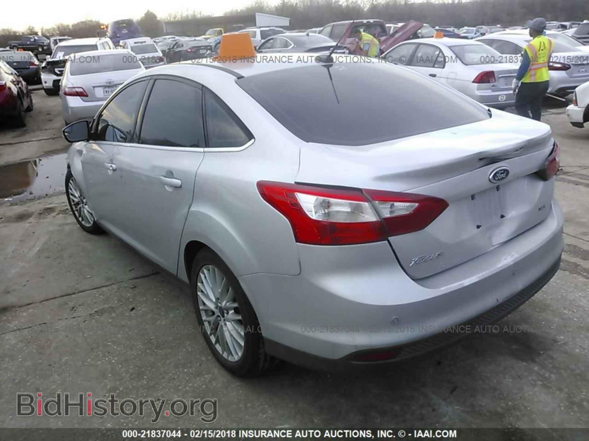 2012 Ford Focus - VIN: 1FAHP3H21CL477809 - Photo 3