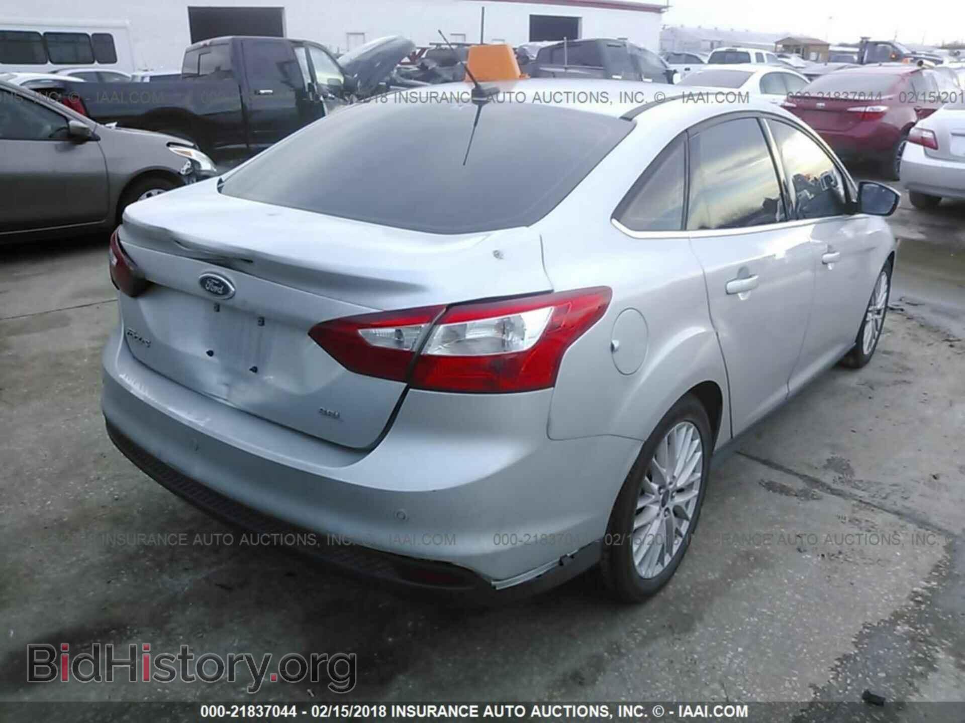 2012 Ford Focus - VIN: 1FAHP3H21CL477809 - Photo 4