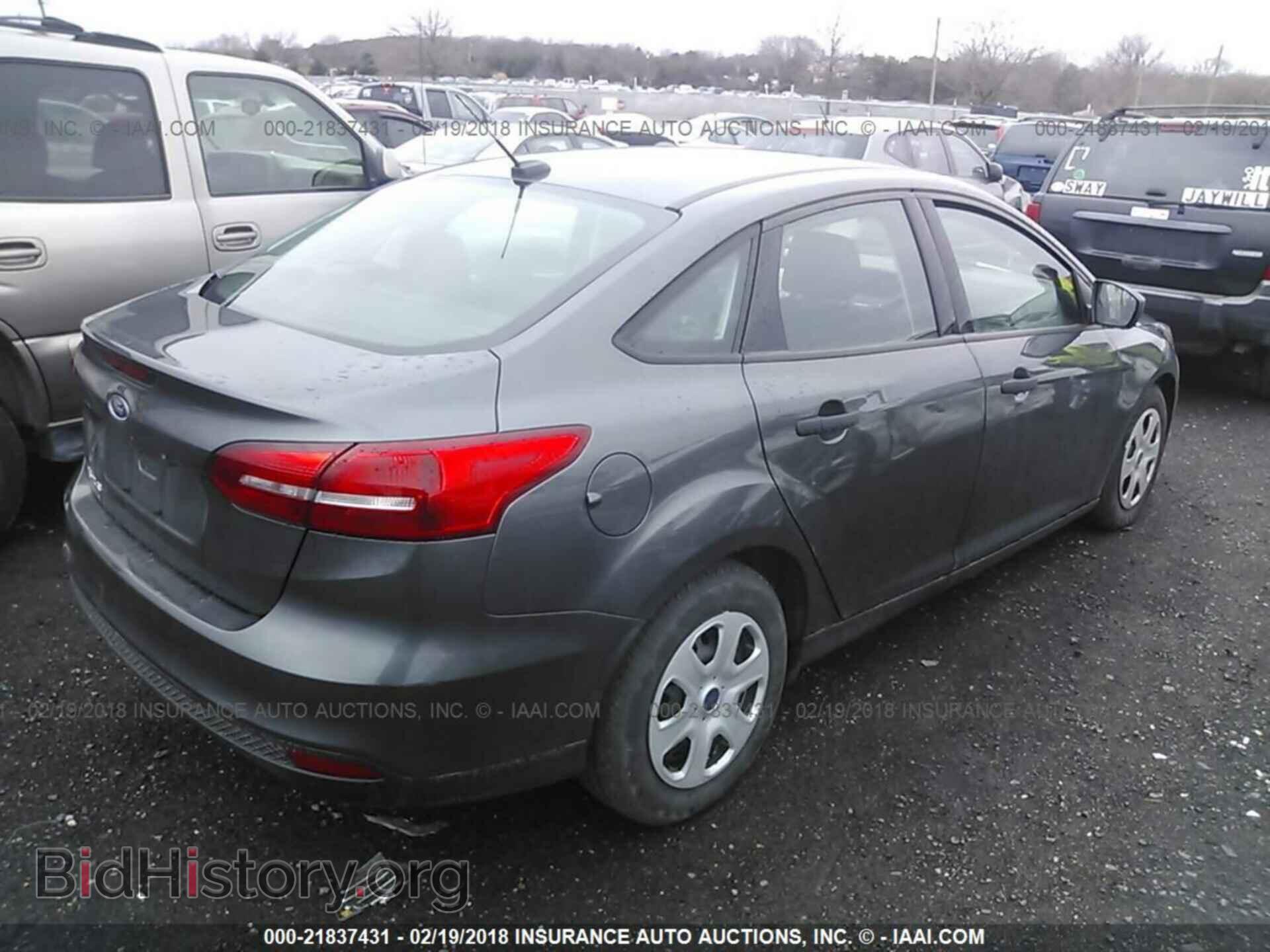 2017 Ford Focus - VIN: 1FADP3E23HL208978 - Photo 4