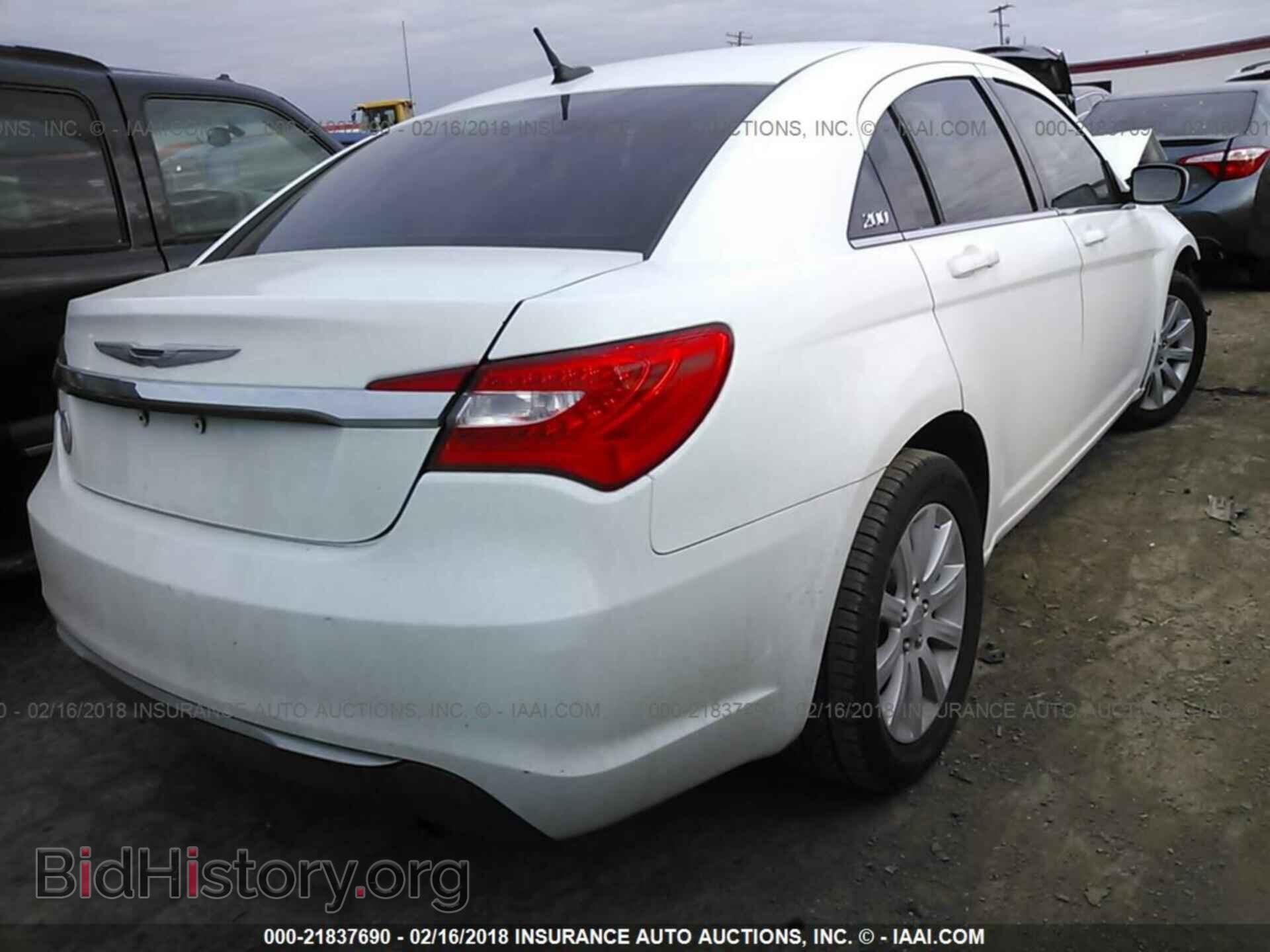2013 Chrysler 200 - VIN: 1C3CCBBB4DN592658 - Photo 4