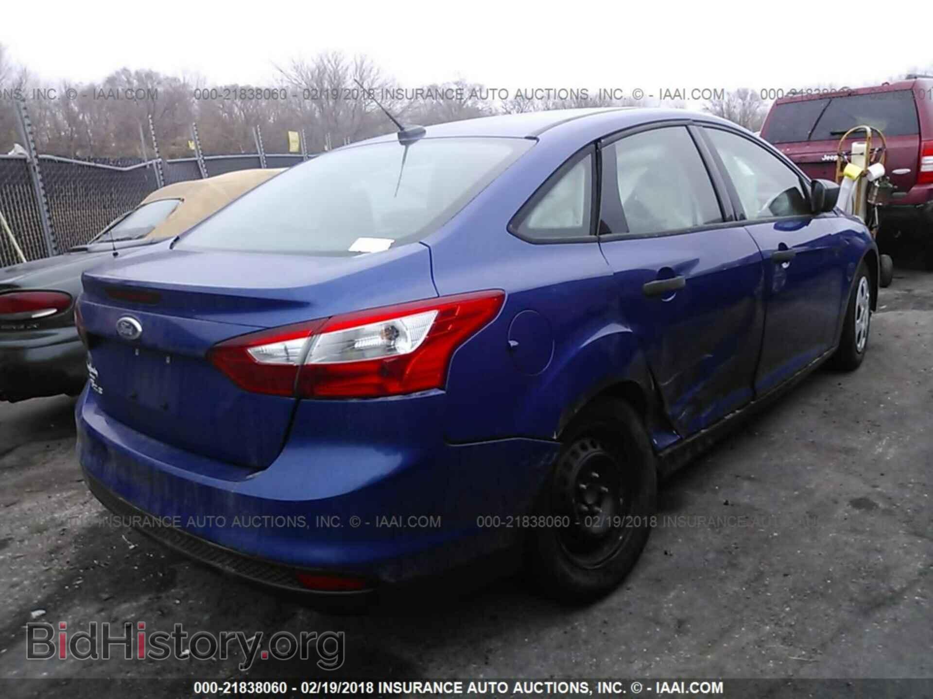 2012 Ford Focus - VIN: 1FAHP3E22CL301551 - Photo 4