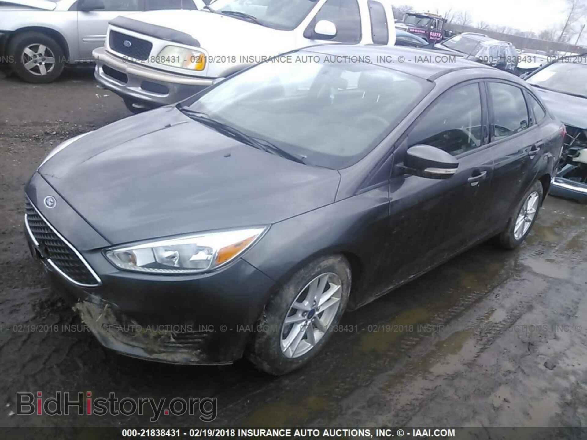 2015 Ford Focus - VIN: 1FADP3F2XFL274214 - Photo 2