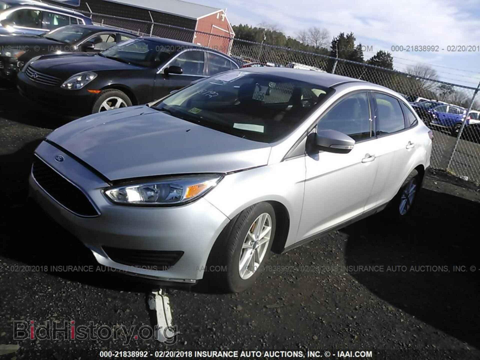 2016 Ford Focus - VIN: 1FADP3F26GL377373 - Photo 2