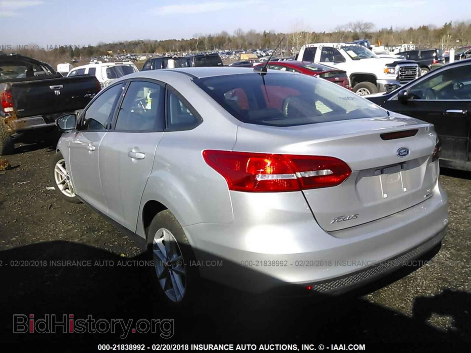 2016 Ford Focus - VIN: 1FADP3F26GL377373 - Photo 3