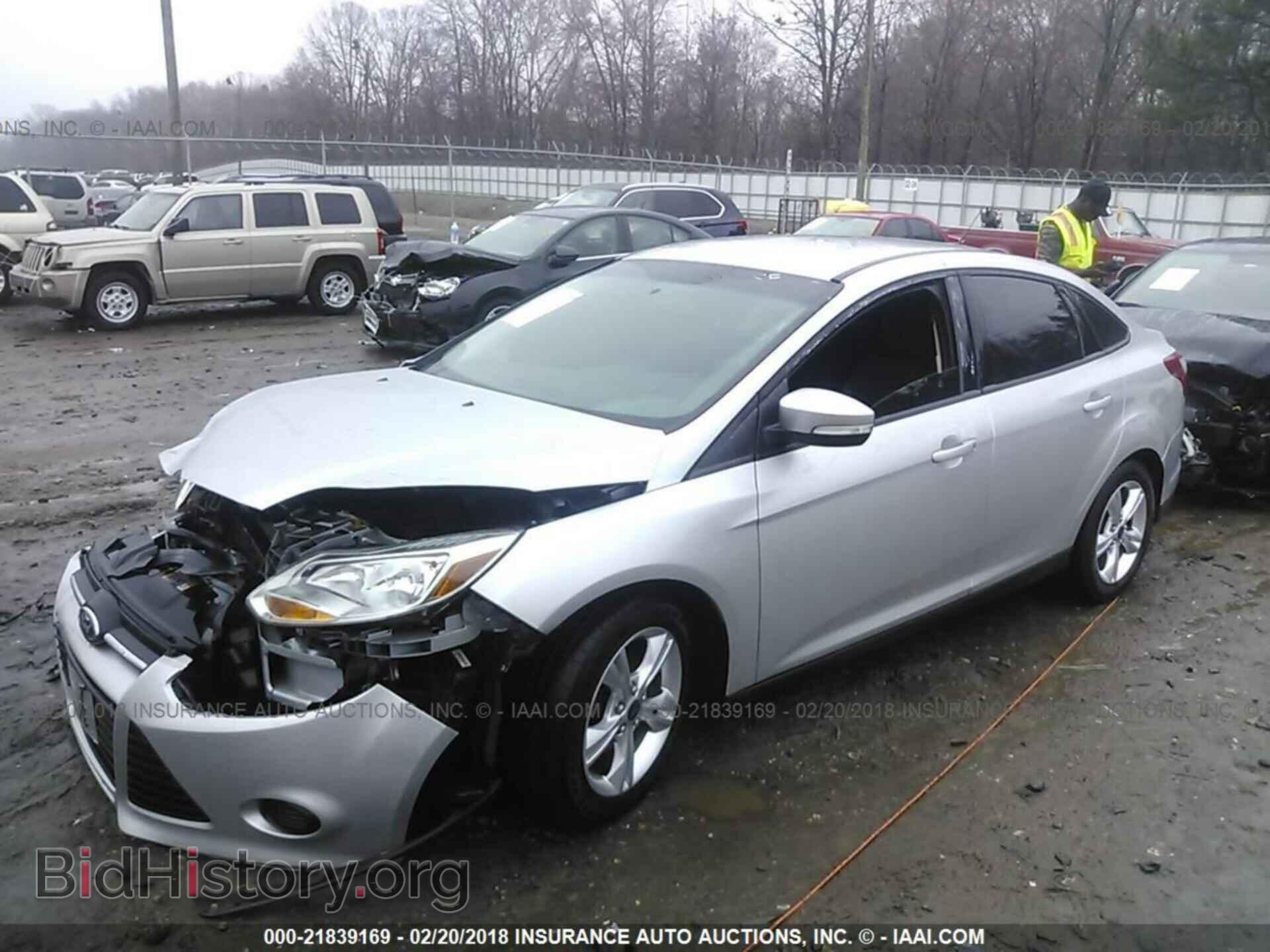 2014 Ford Focus - VIN: 1FADP3F28EL332089 - Photo 2