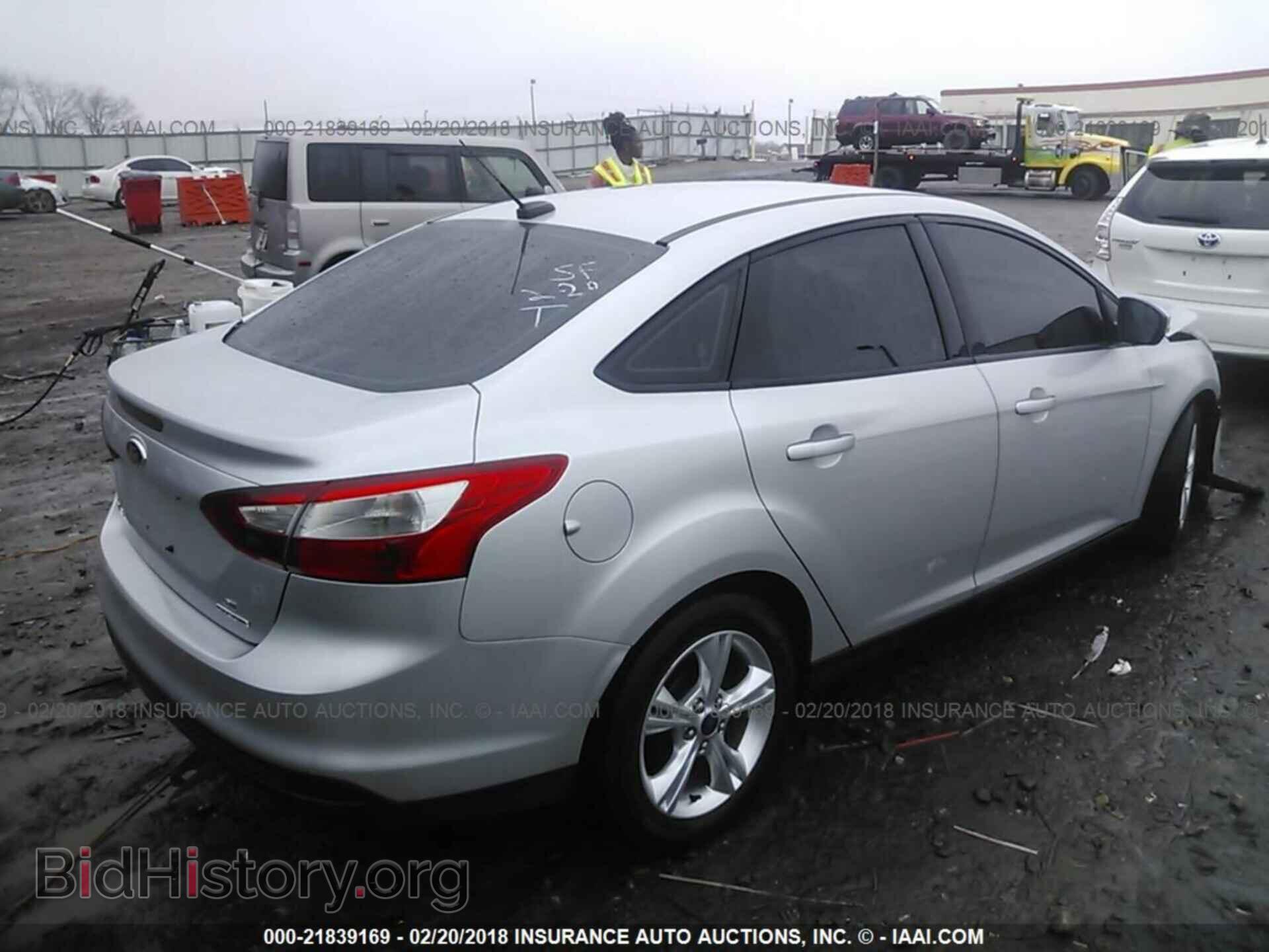 2014 Ford Focus - VIN: 1FADP3F28EL332089 - Photo 4