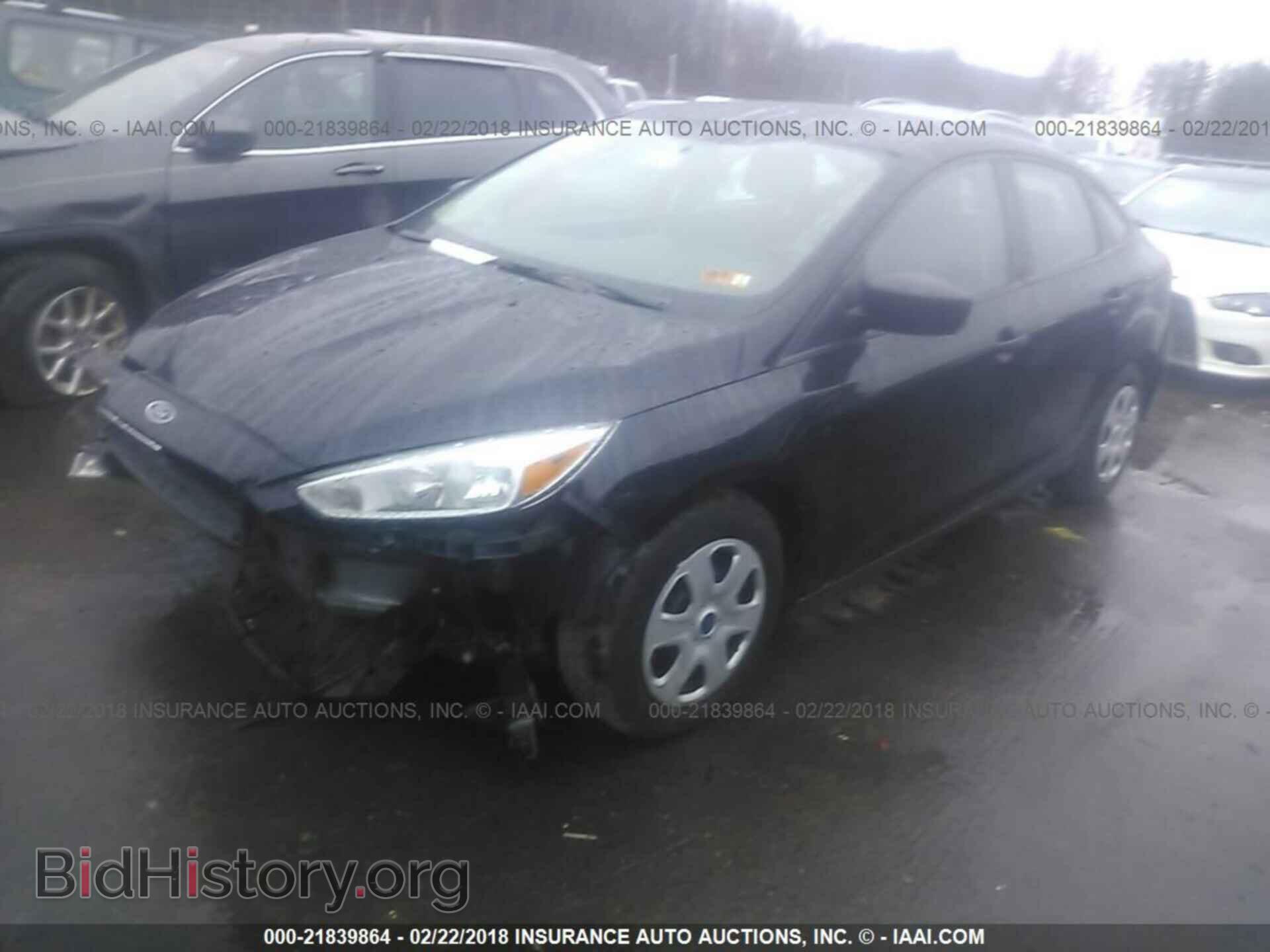 2017 Ford Focus - VIN: 1FADP3E27HL203878 - Photo 2
