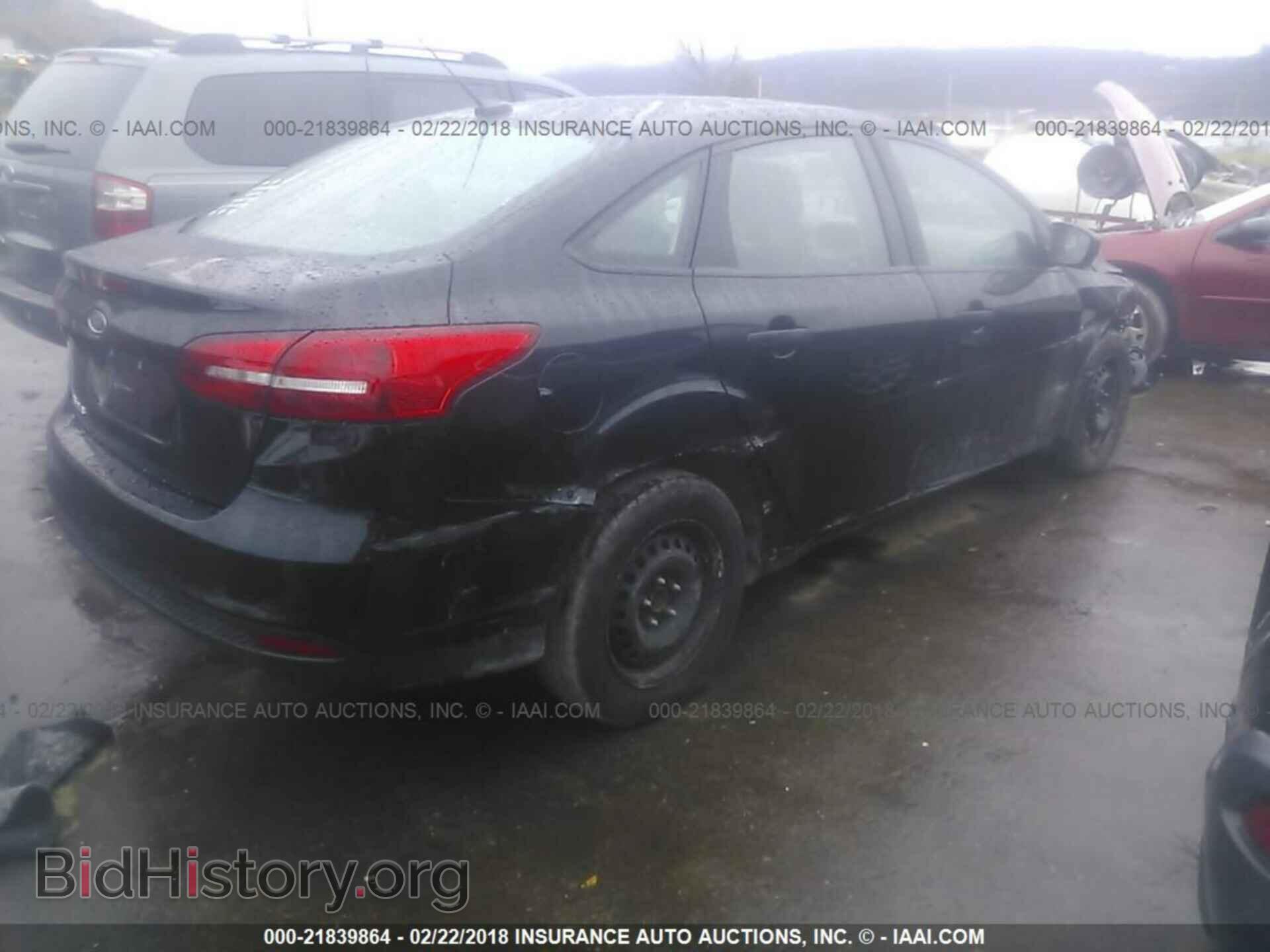 2017 Ford Focus - VIN: 1FADP3E27HL203878 - Photo 4