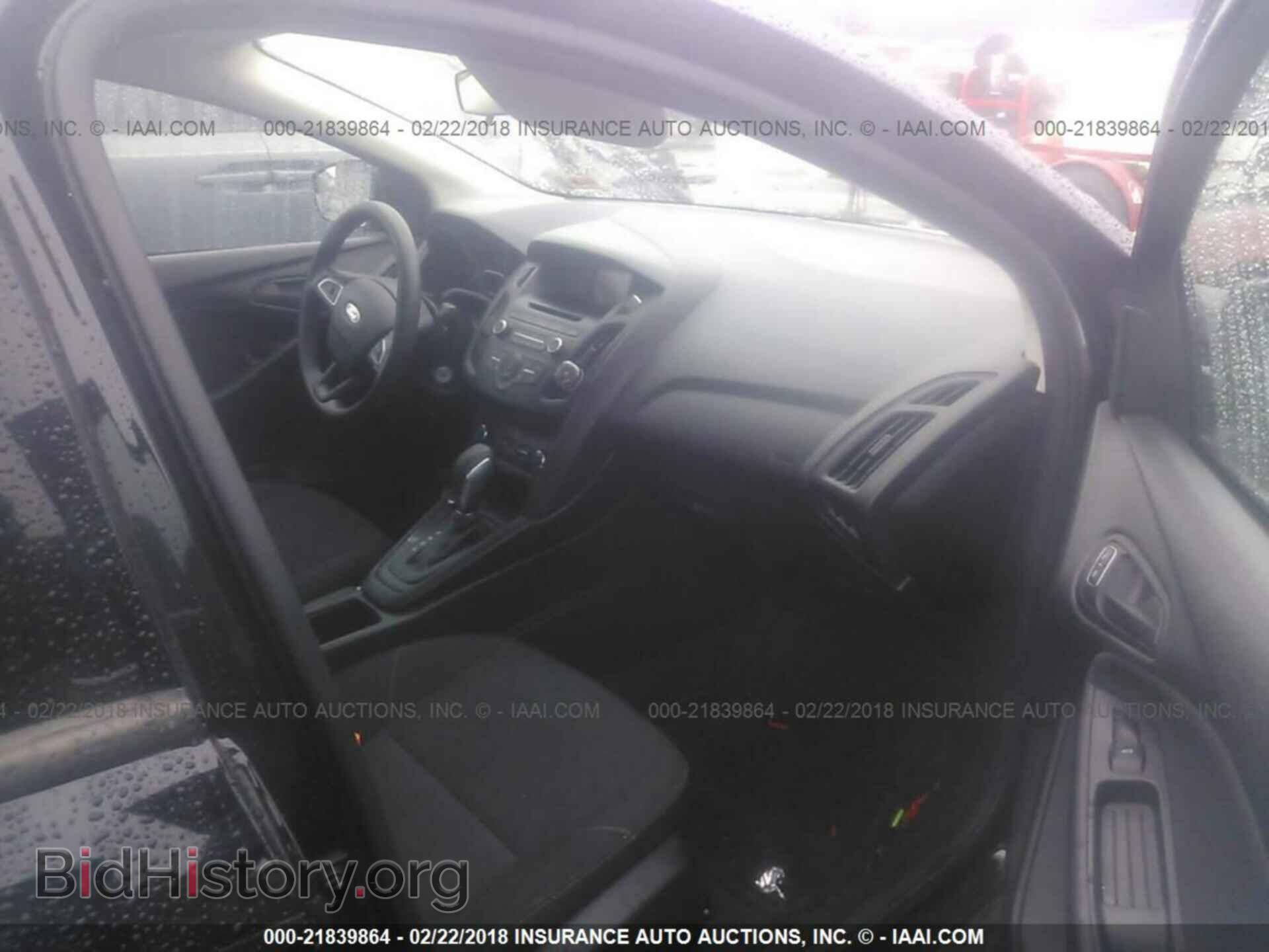 2017 Ford Focus - VIN: 1FADP3E27HL203878 - Photo 5