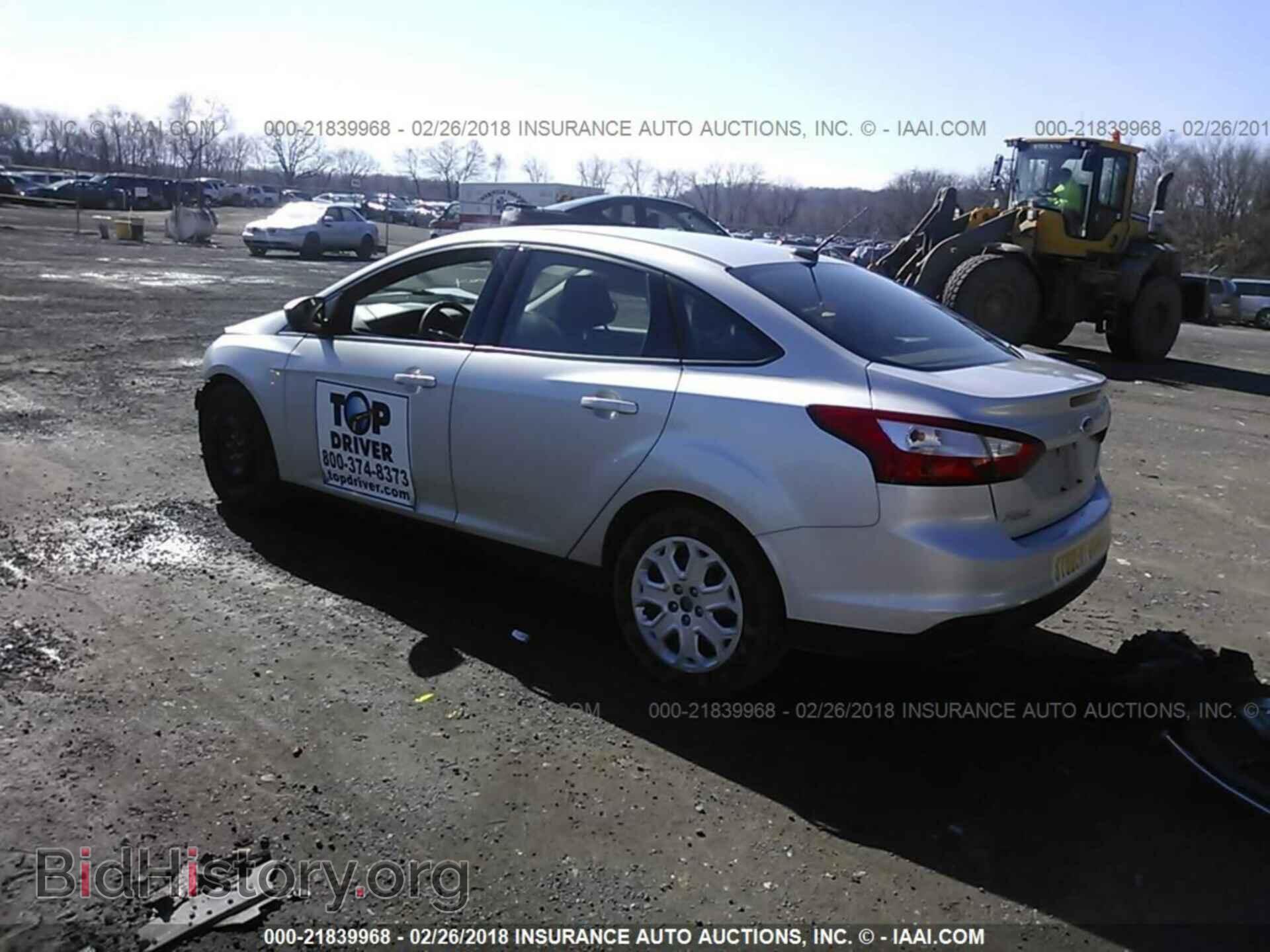 2012 Ford Focus - VIN: 1FAHP3F20CL342145 - Photo 3
