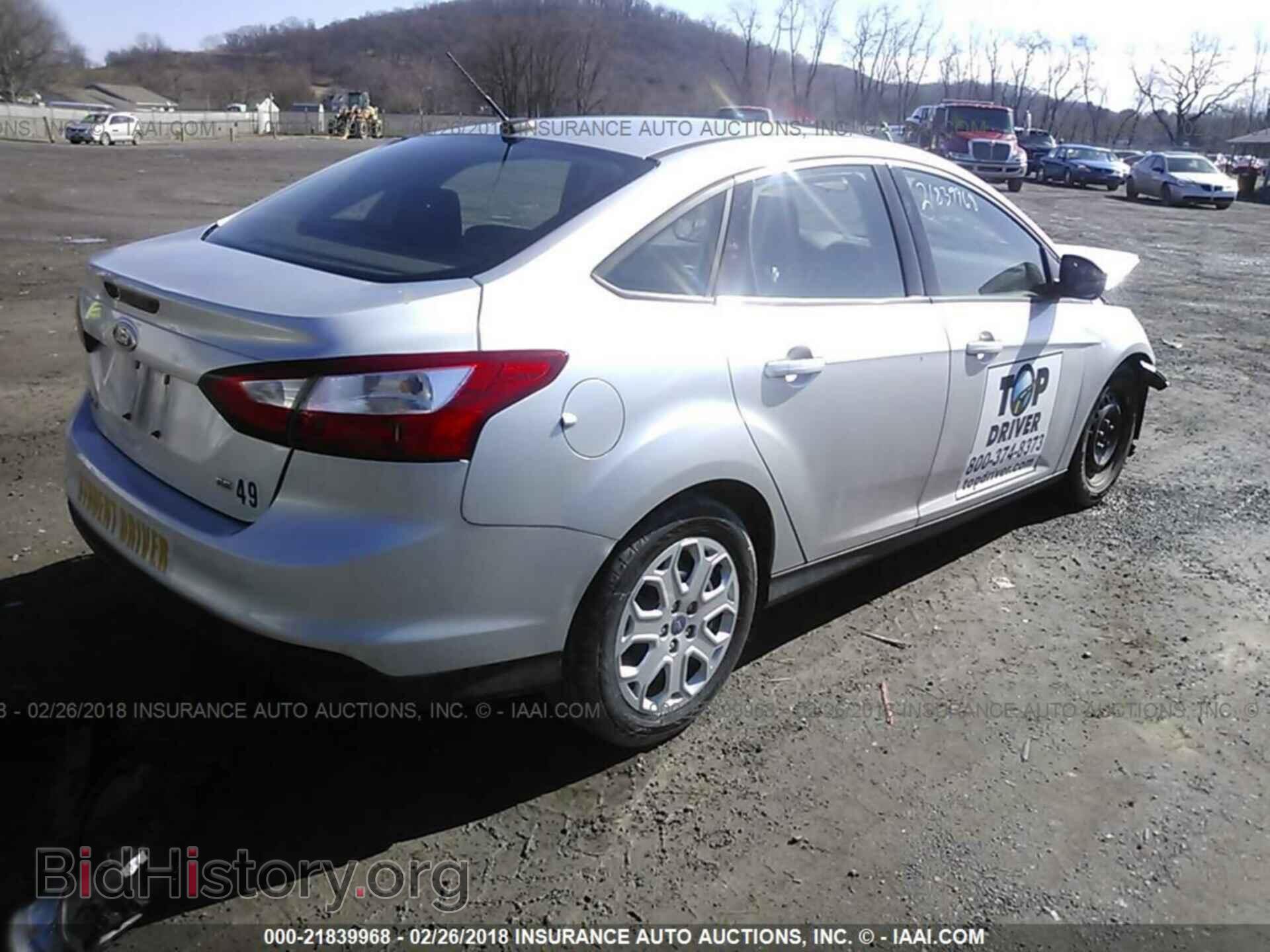 2012 Ford Focus - VIN: 1FAHP3F20CL342145 - Photo 4