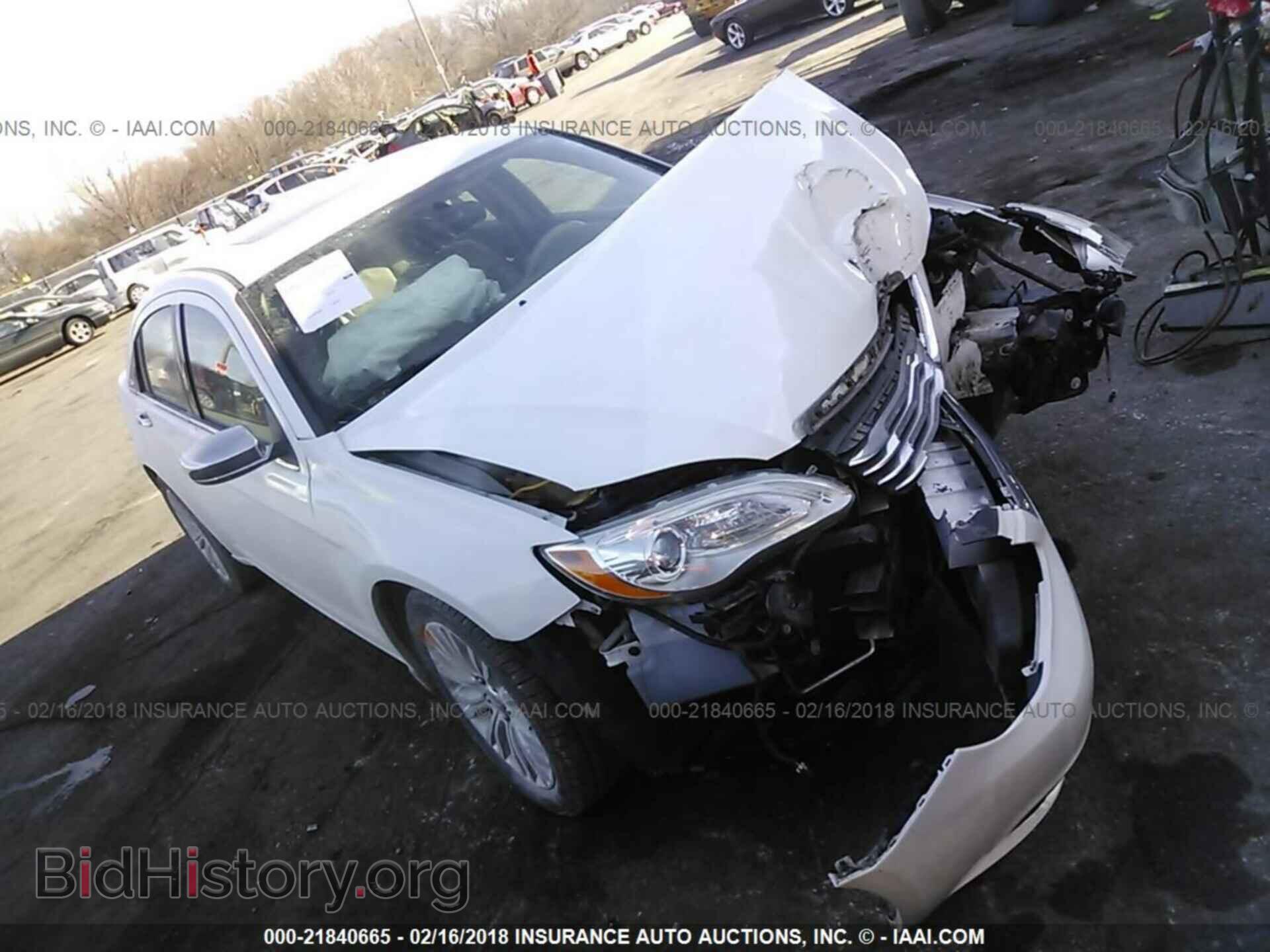 Photo 1C3BC2FG1BN572026 - Chrysler 200 2011
