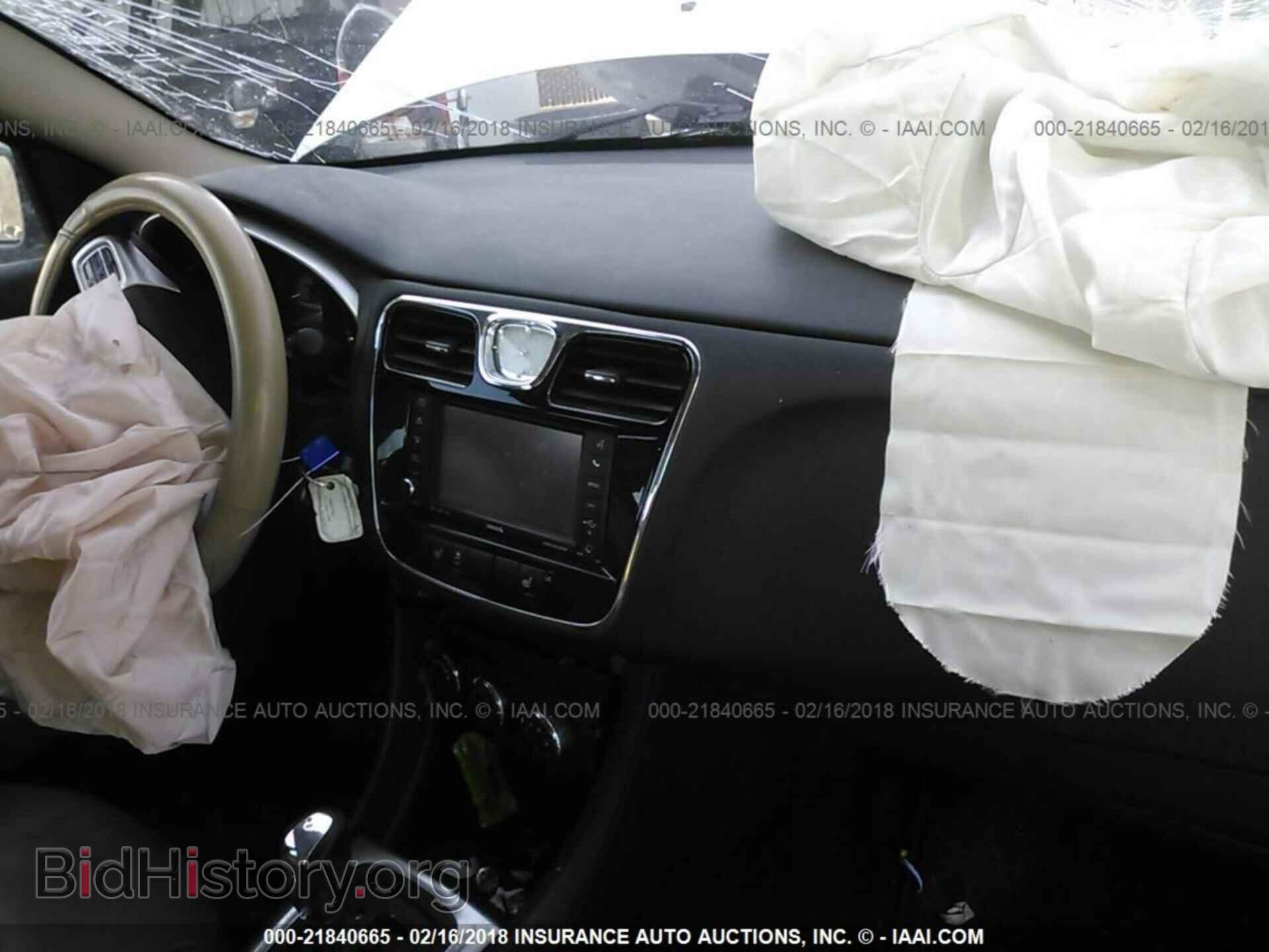 2011 Chrysler 200 - VIN: 1C3BC2FG1BN572026 - Photo 5