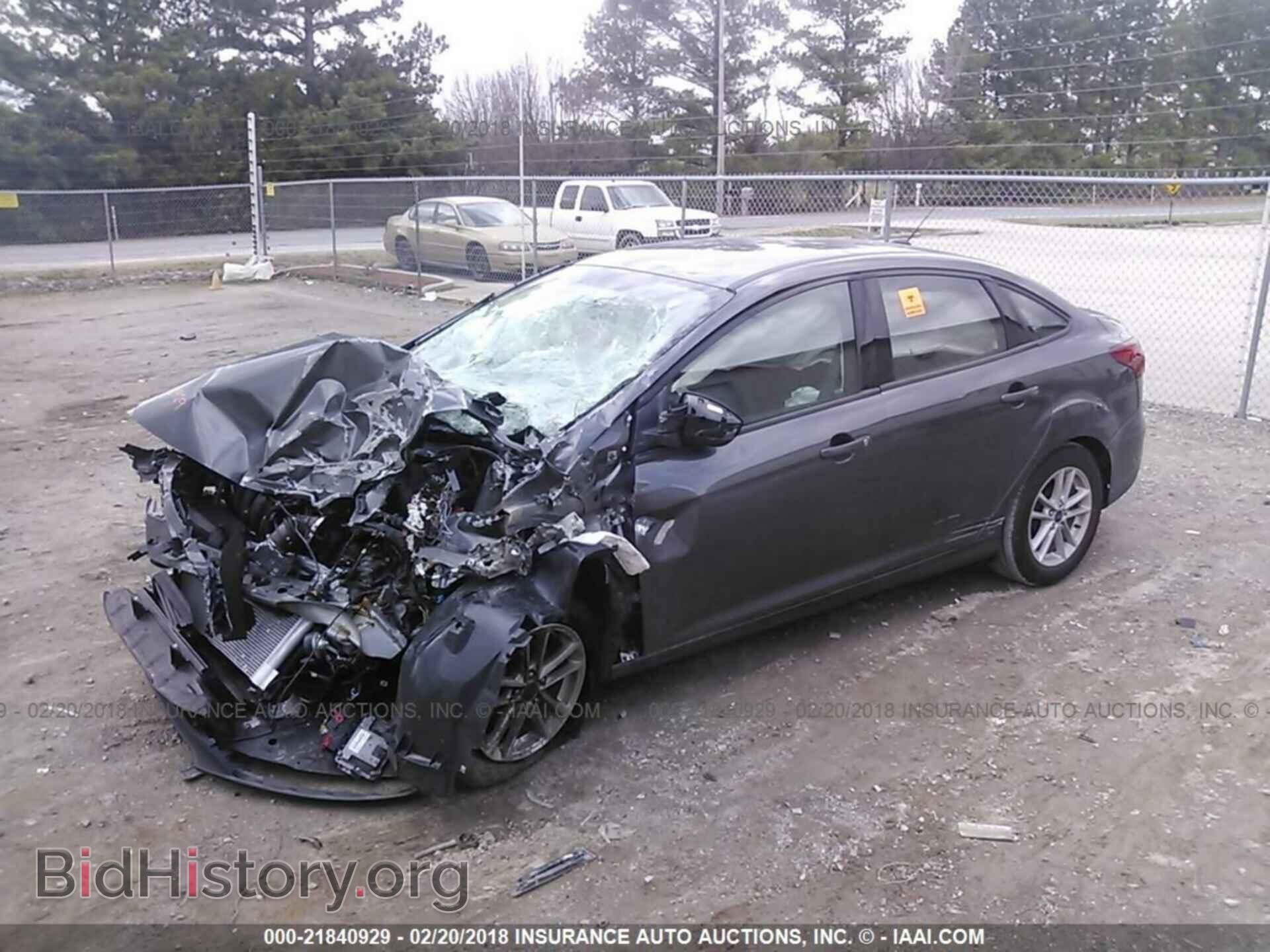 2017 Ford Focus - VIN: 1FADP3F29HL330923 - Photo 2