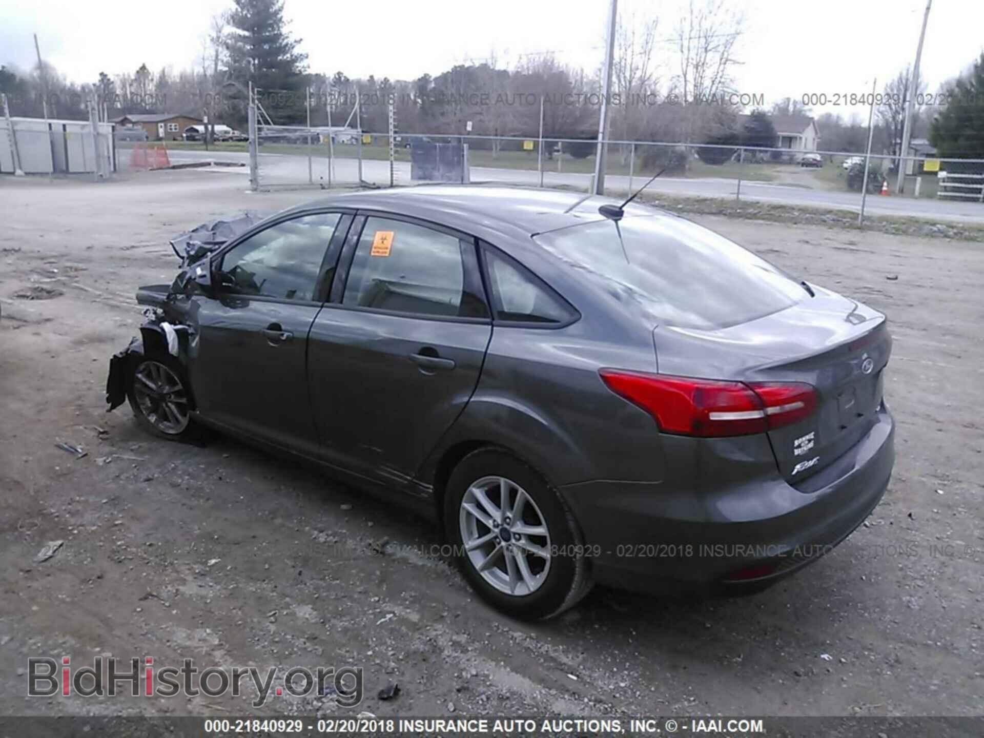 2017 Ford Focus - VIN: 1FADP3F29HL330923 - Photo 3