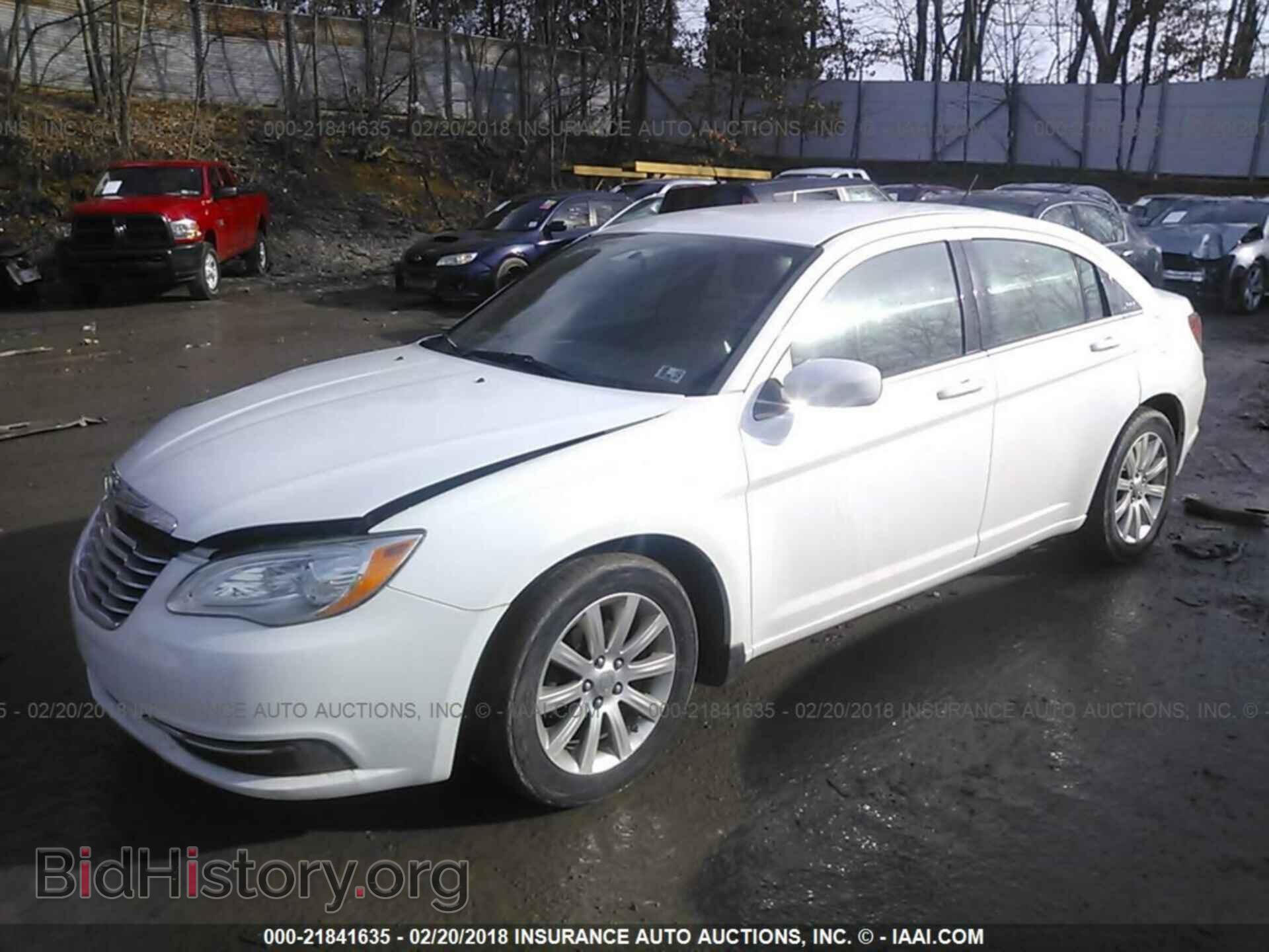 2011 Chrysler 200 - VIN: 1C3BC1FG4BN593172 - Photo 2