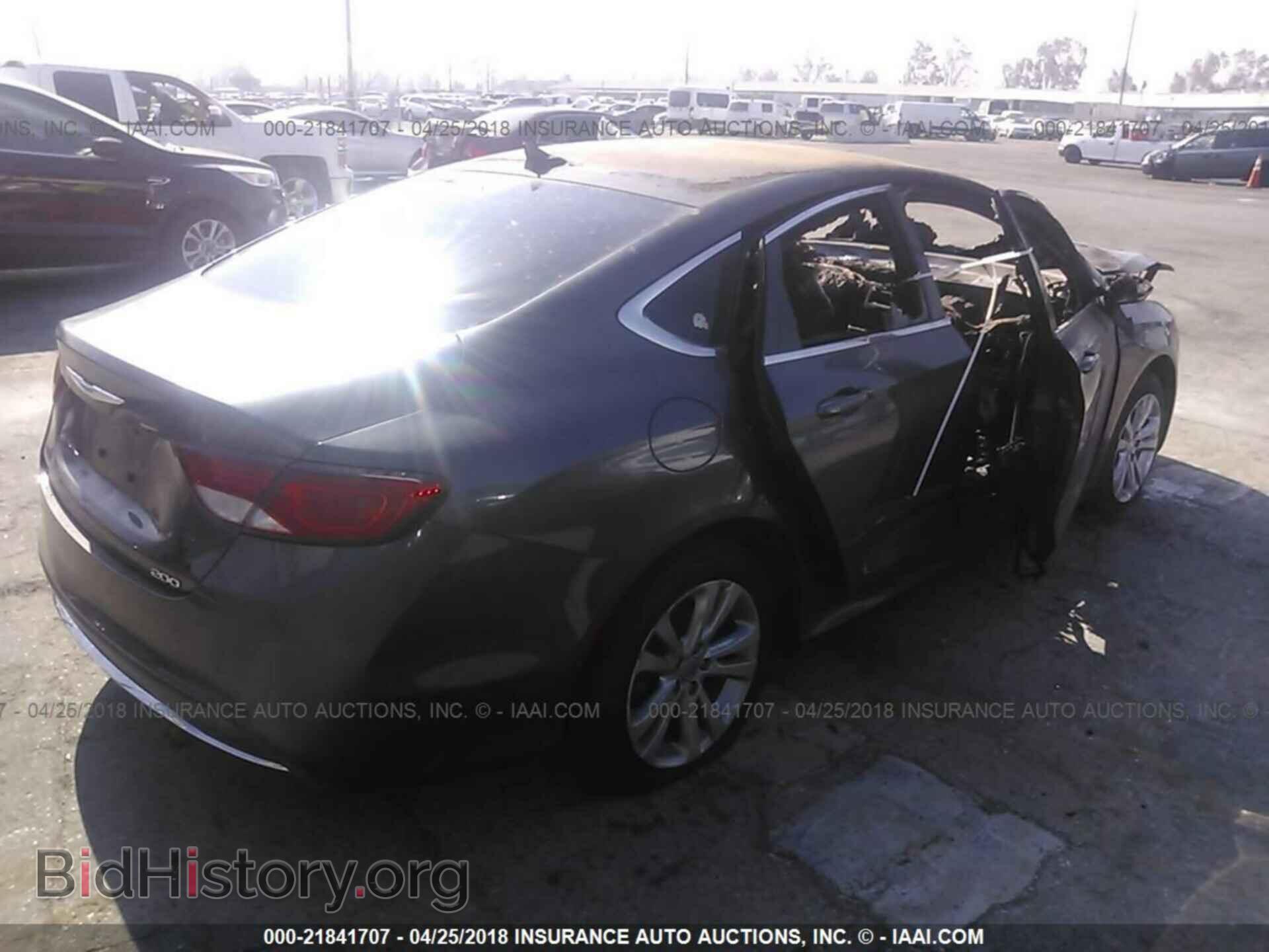 2015 Chrysler 200 - VIN: 1C3CCCAB0FN635595 - Photo 4
