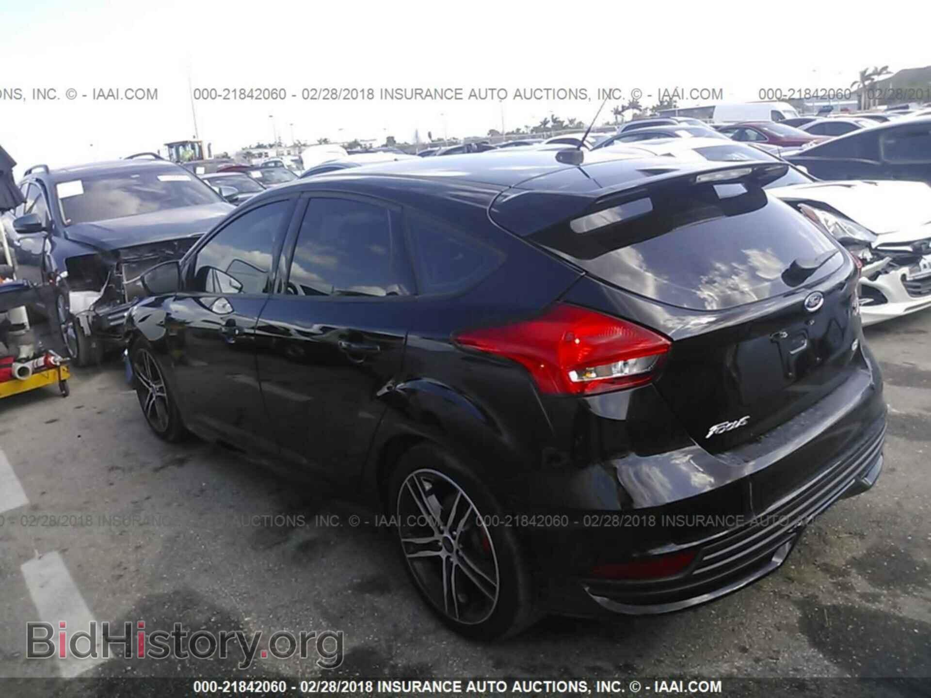 2018 Ford Focus - VIN: 1FADP3L91JL232394 - Фото 3